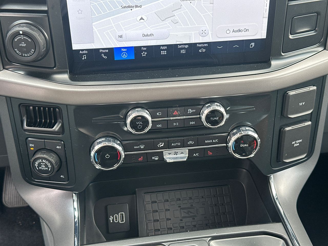 2025 Ford F-150 XLT - Photo 30