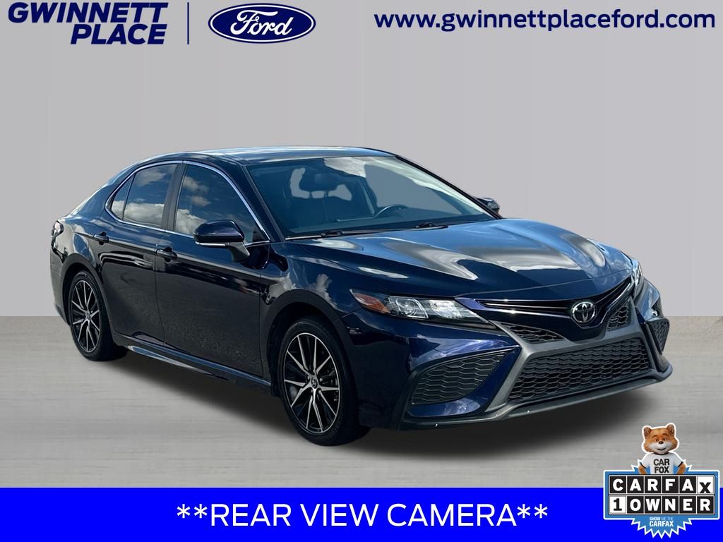2022 Toyota Camry SE photo 3