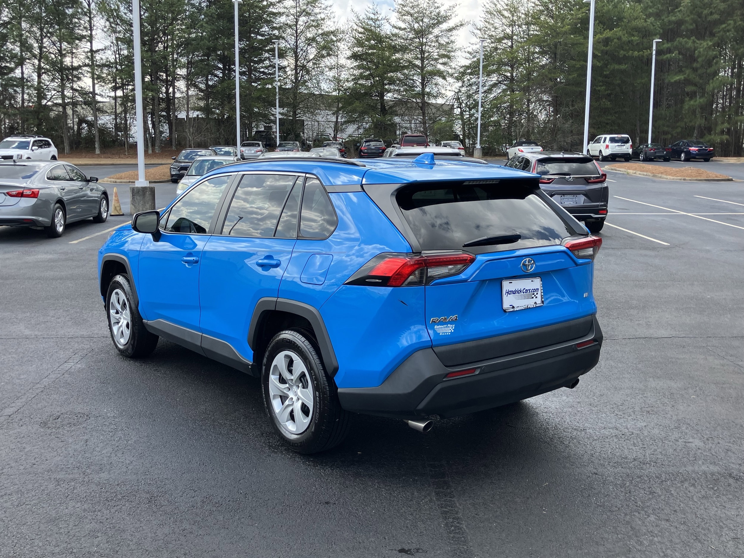 2021 Toyota RAV4 LE FWD photo 3