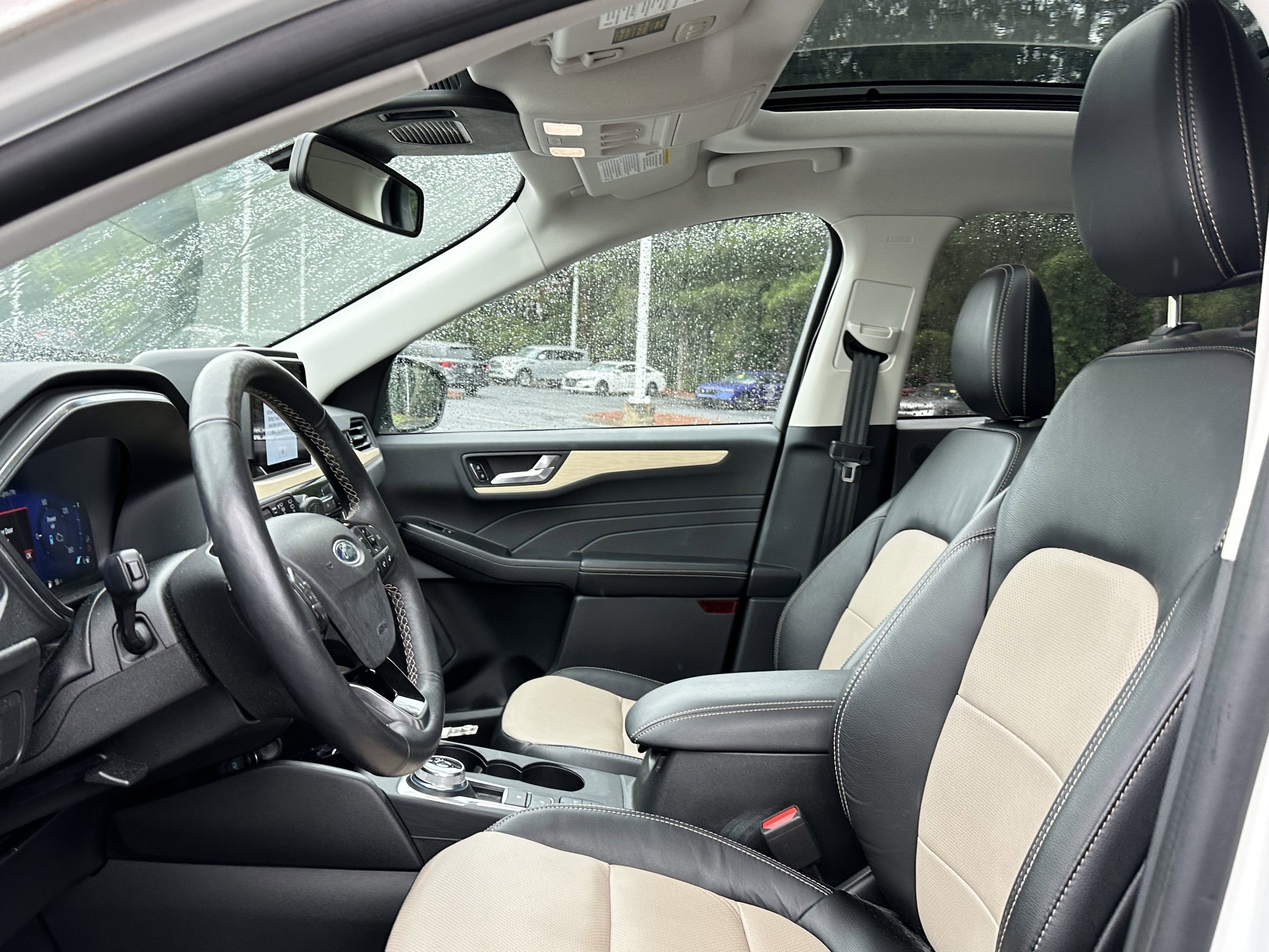 Ford Escape Titanium Hybrid FWD