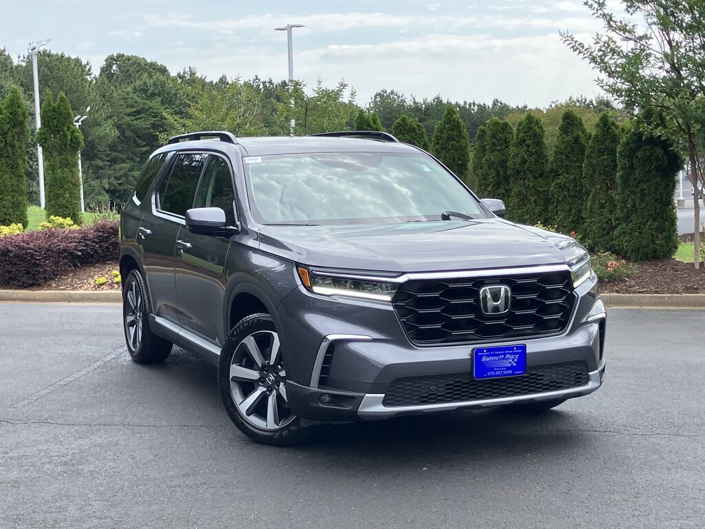 Used 2025 Honda Pilot Touring AWD SUV