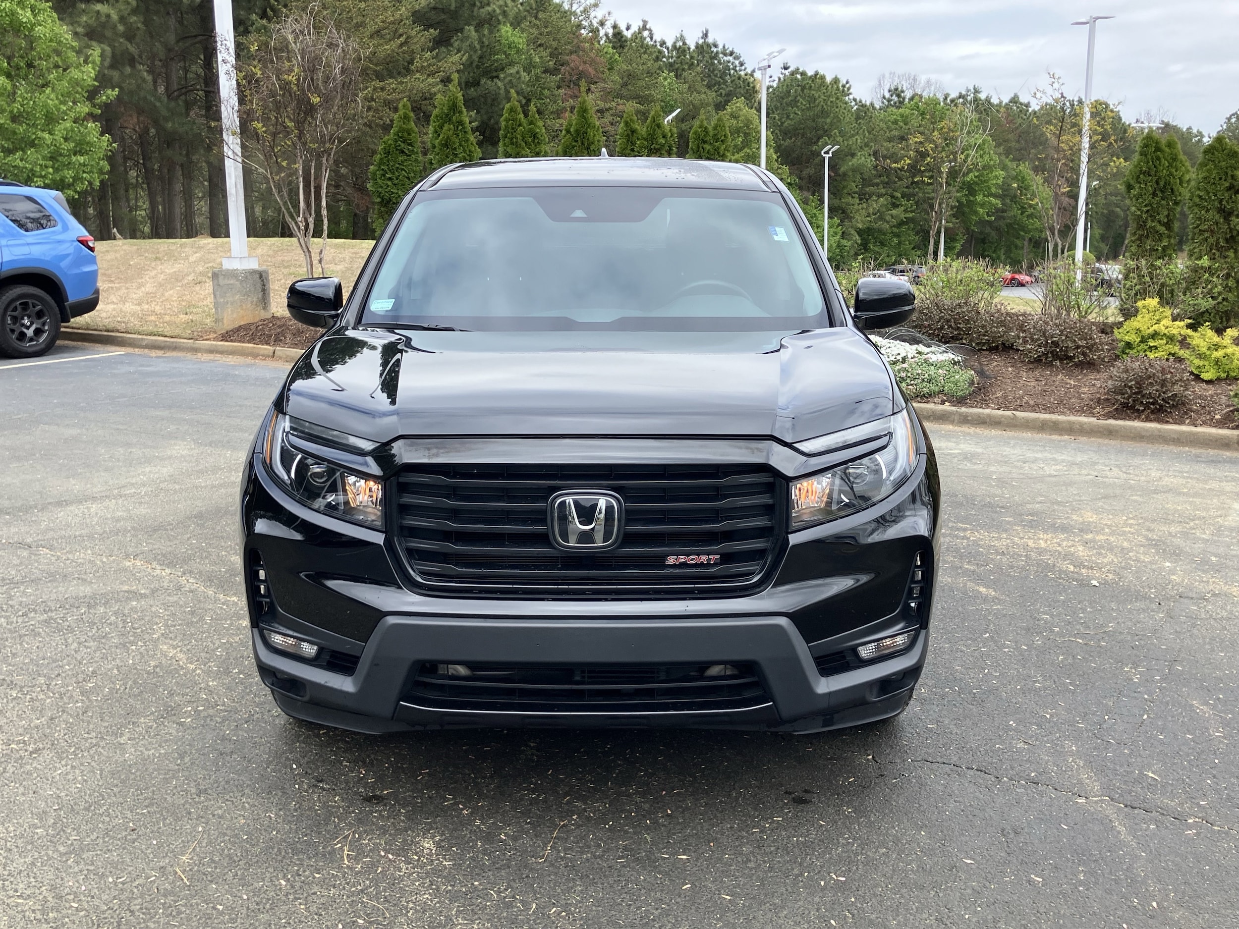 2023 Honda Ridgeline Sport AWD photo 2