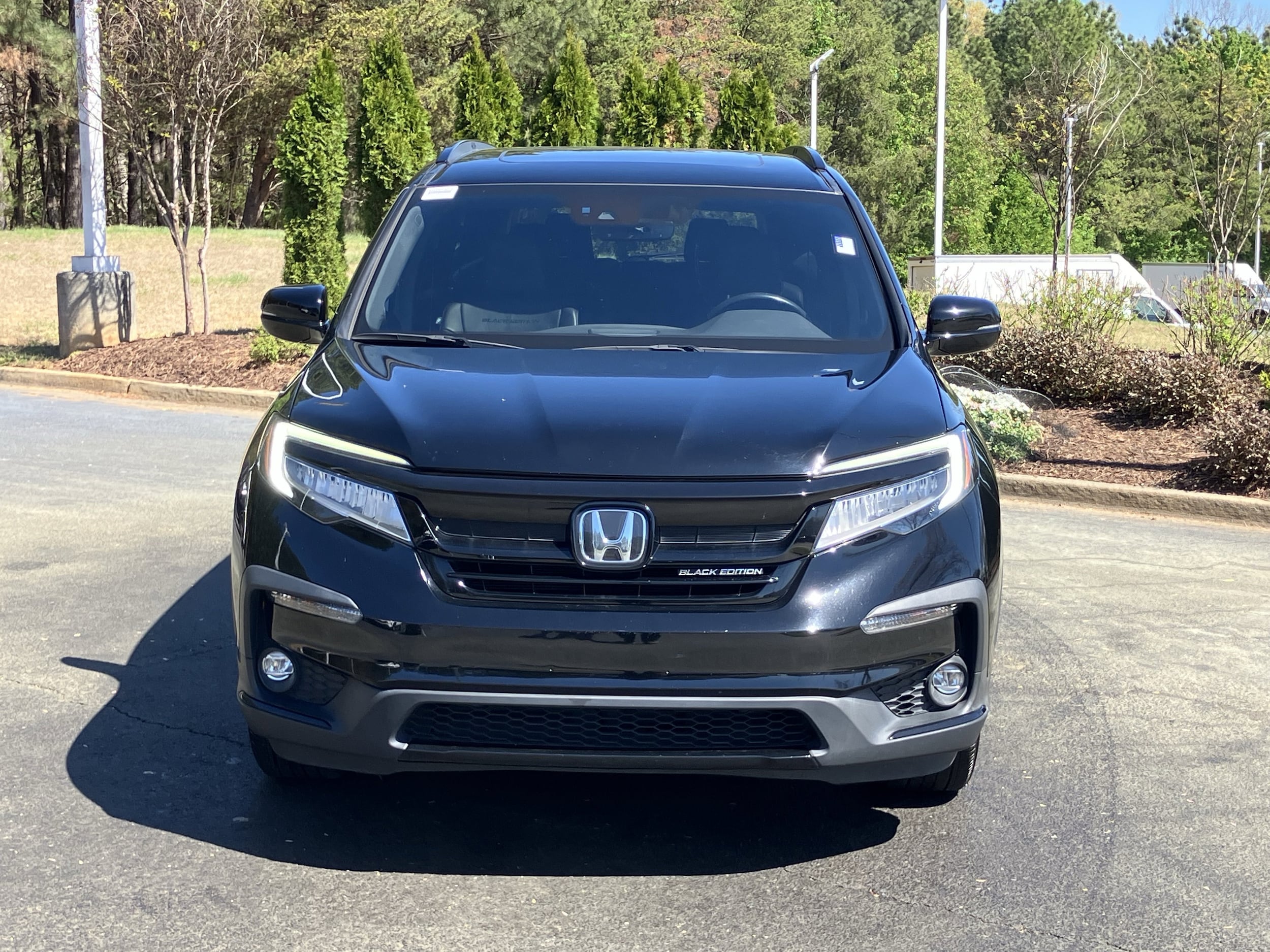2022 Honda Pilot Black Edition AWD photo 2