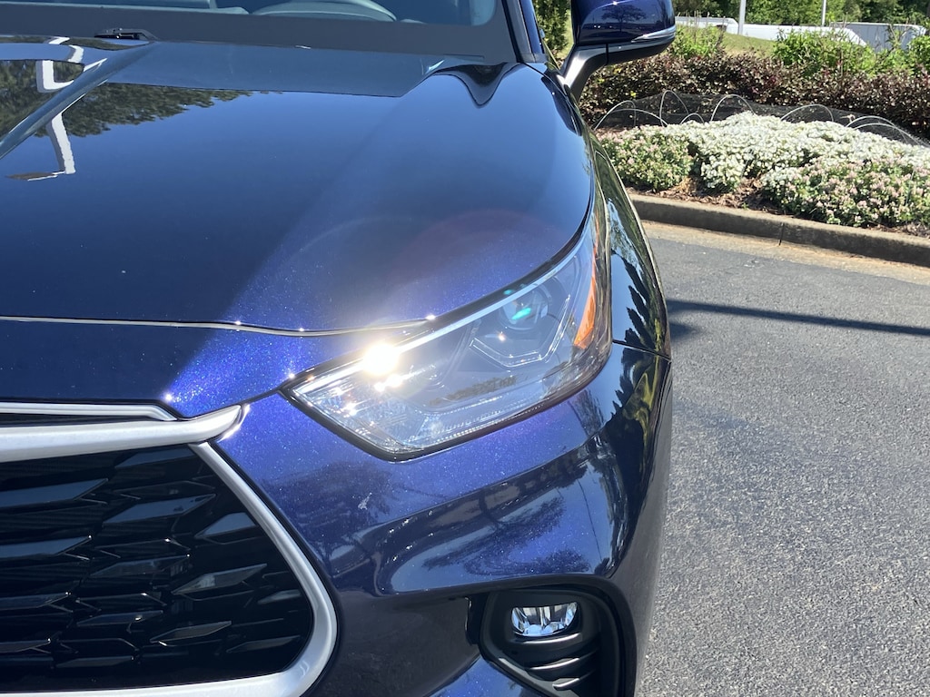 Used 2025 Toyota Highlander XLE FWD SUV