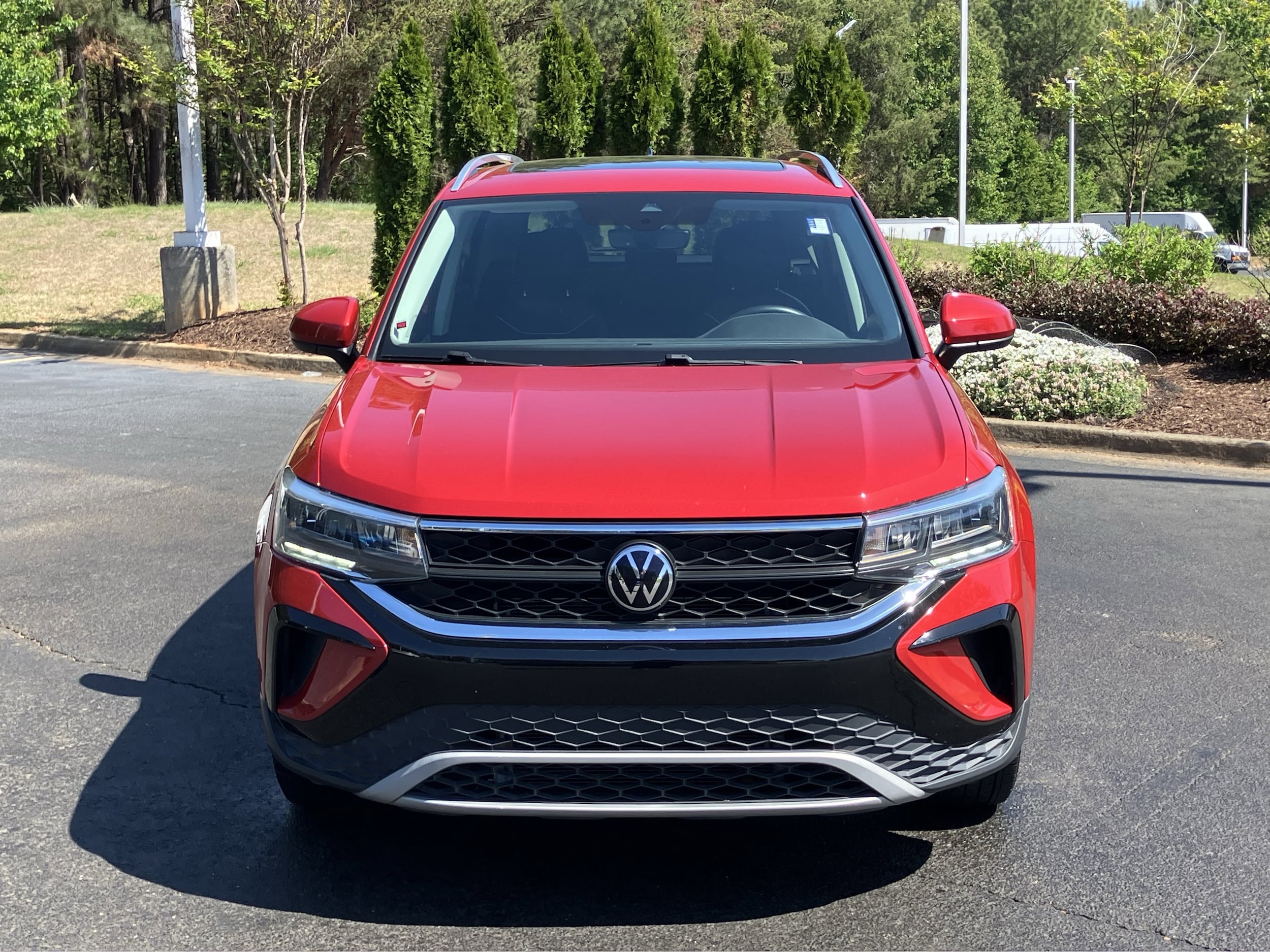 2023 Volkswagen Taos SE FWD photo 2