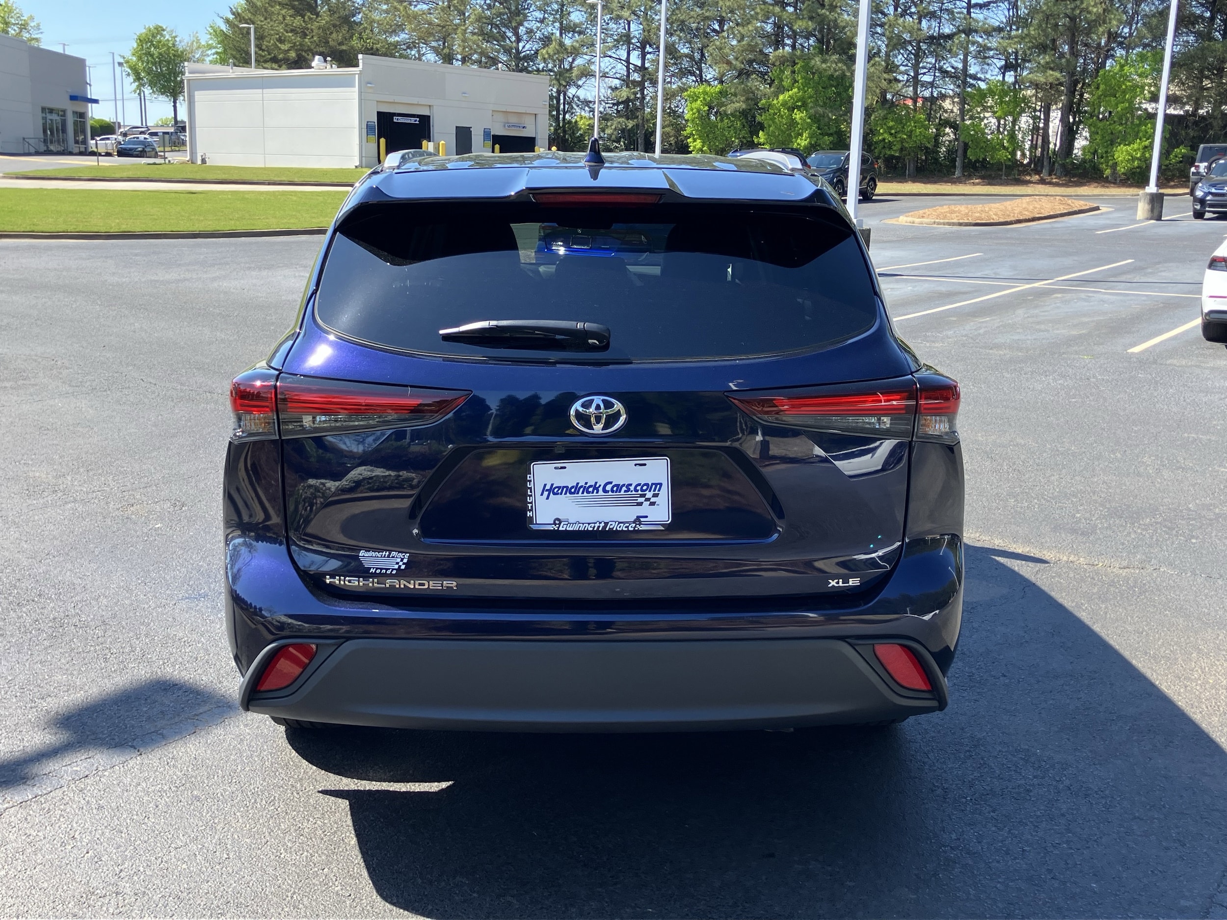 2025 Toyota Highlander XLE FWD photo 3