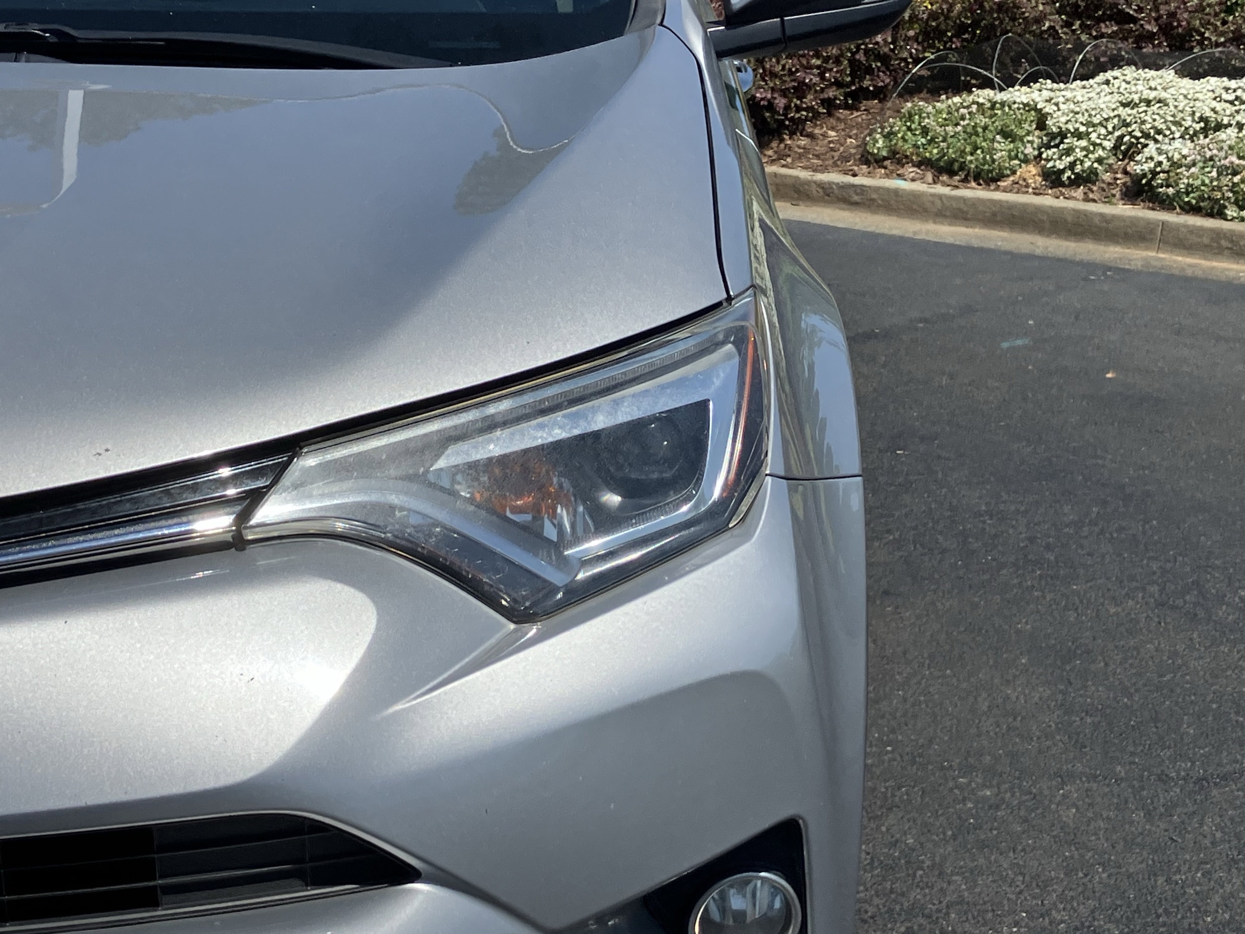 2016 Toyota RAV4 FWD 4dr Limited photo 4