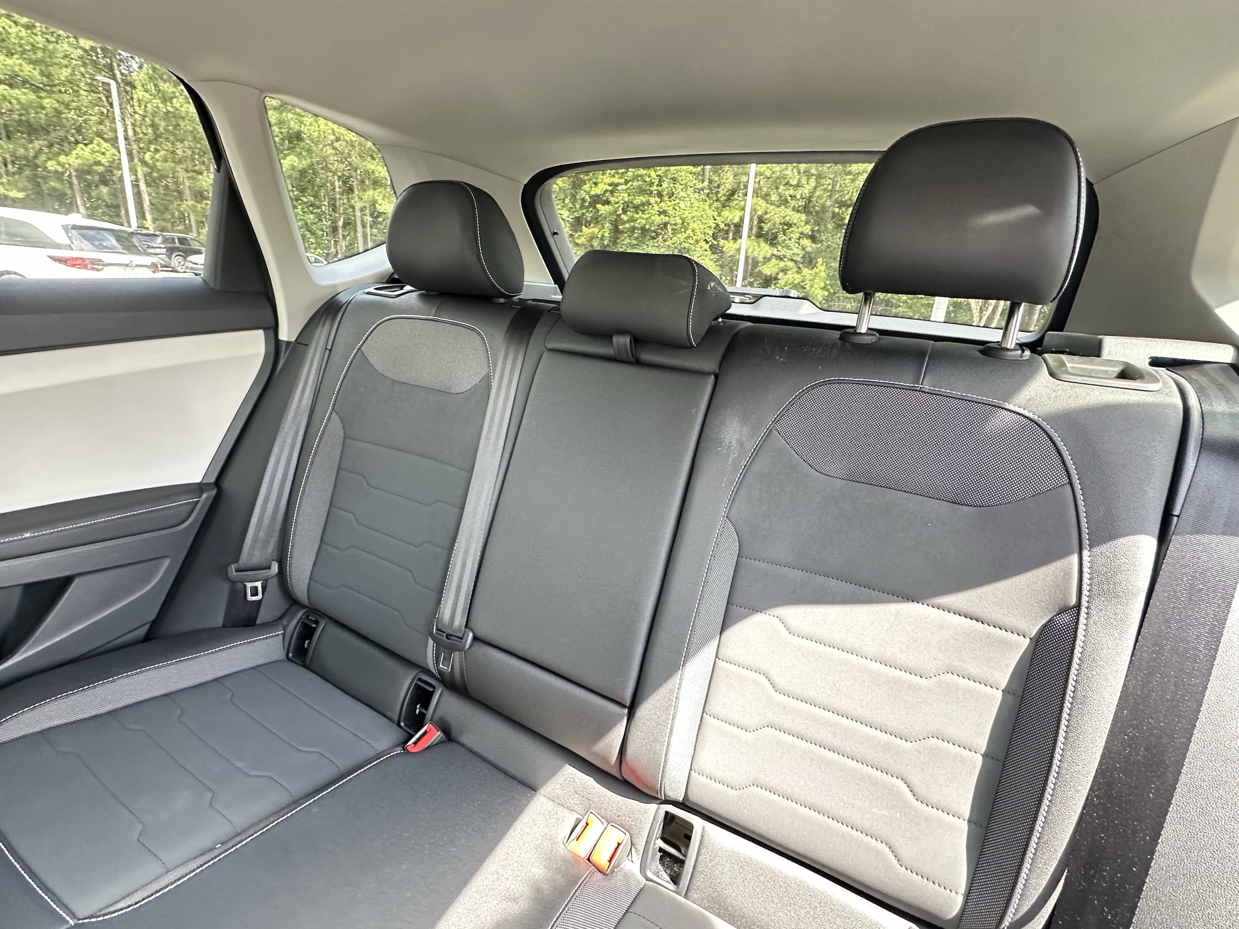 Volkswagen Taos SE FWD
