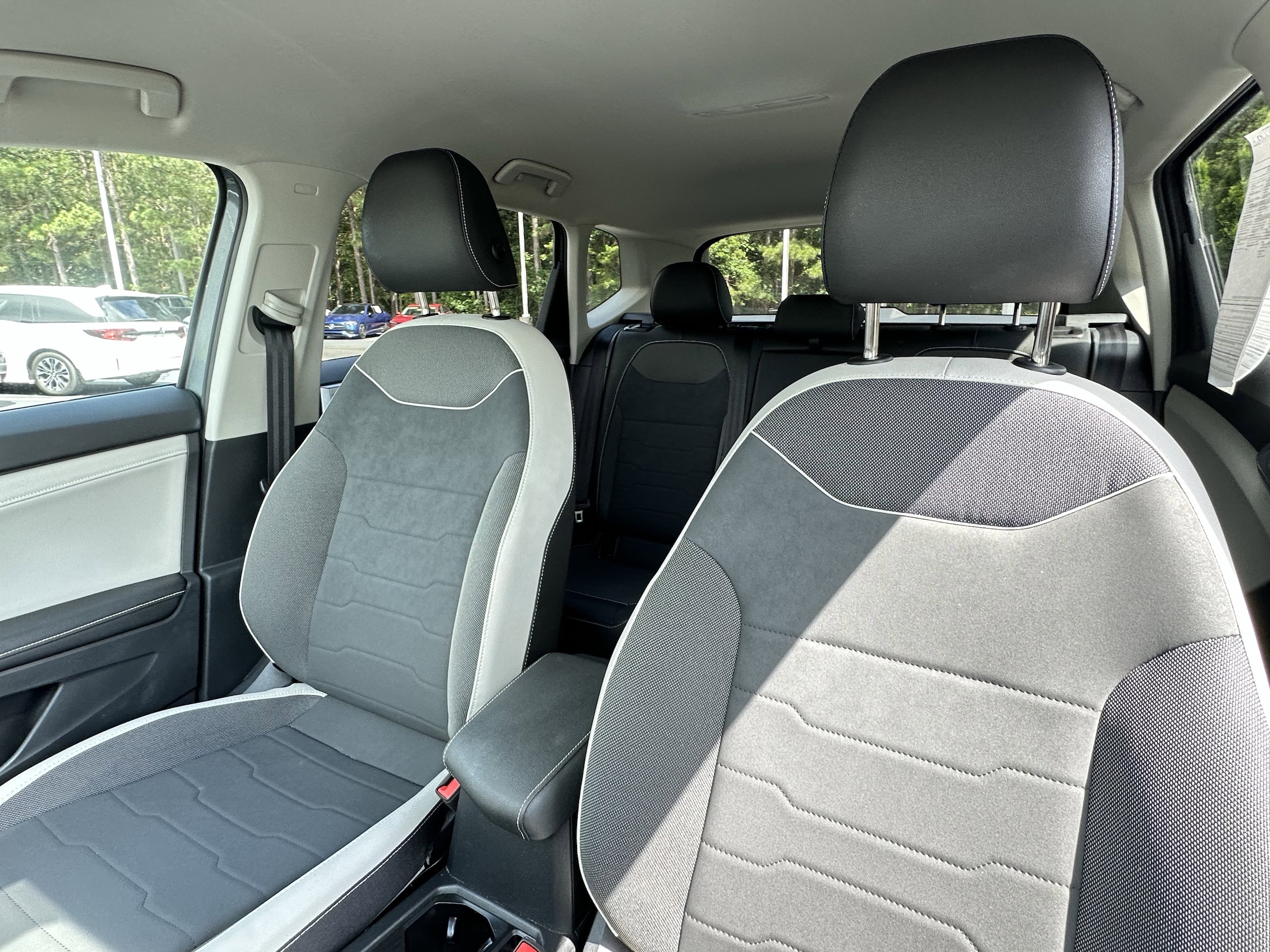 Volkswagen Taos SE FWD