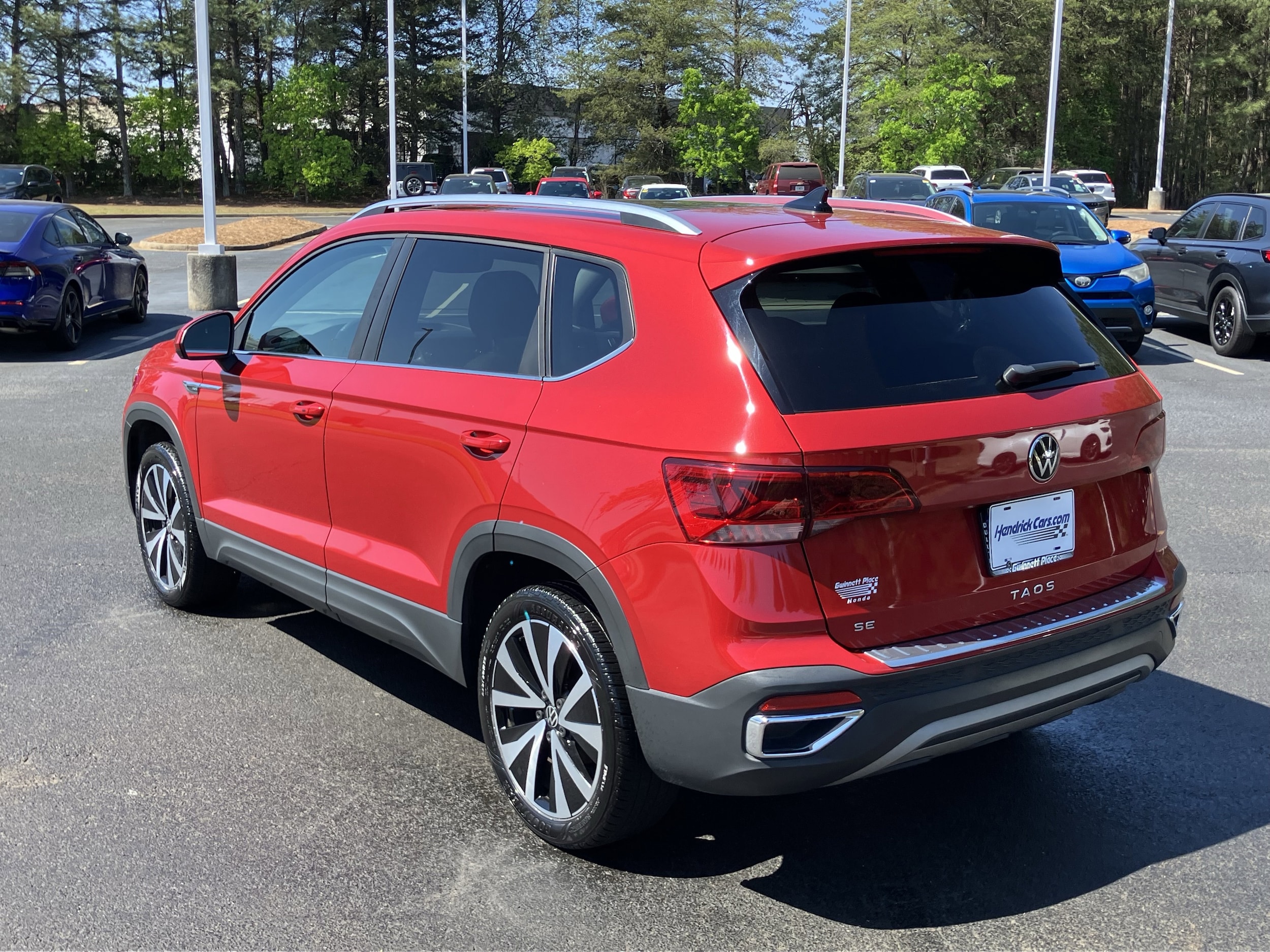 2023 Volkswagen Taos SE FWD photo 3