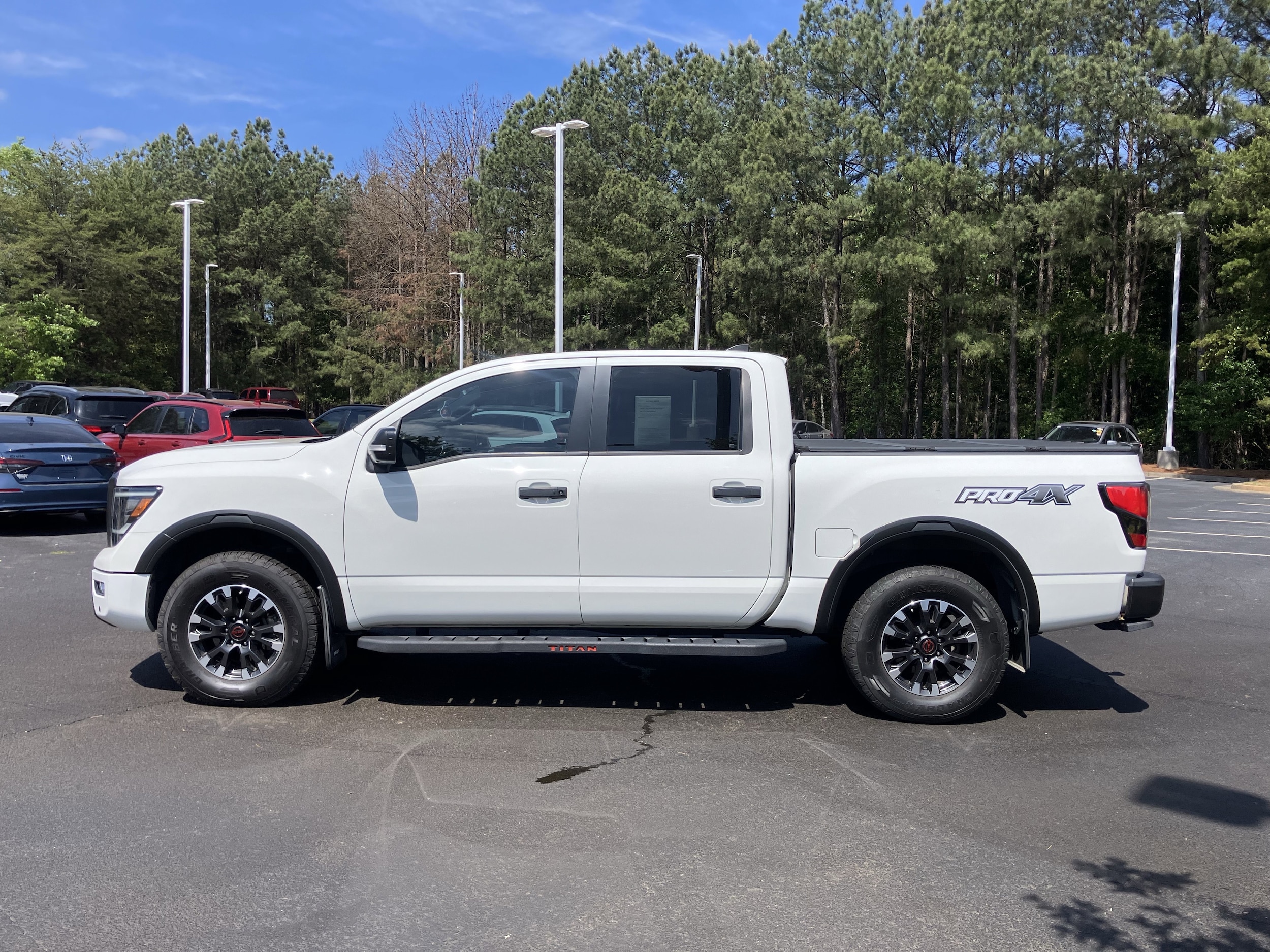 2023 Nissan Titan 4x4 Crew Cab PRO-4X photo 5