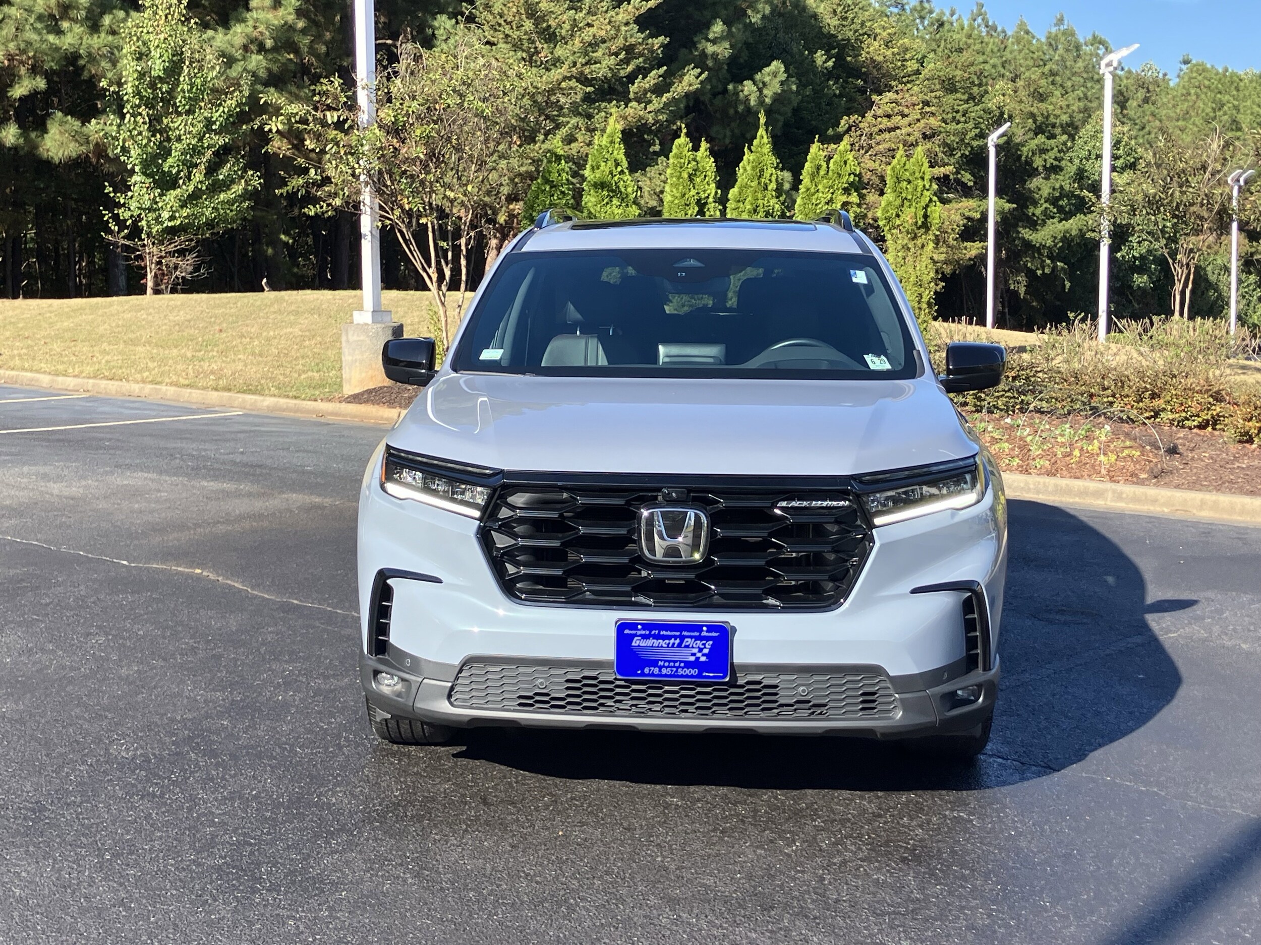 2025 Honda Pilot Black Edition photo 2
