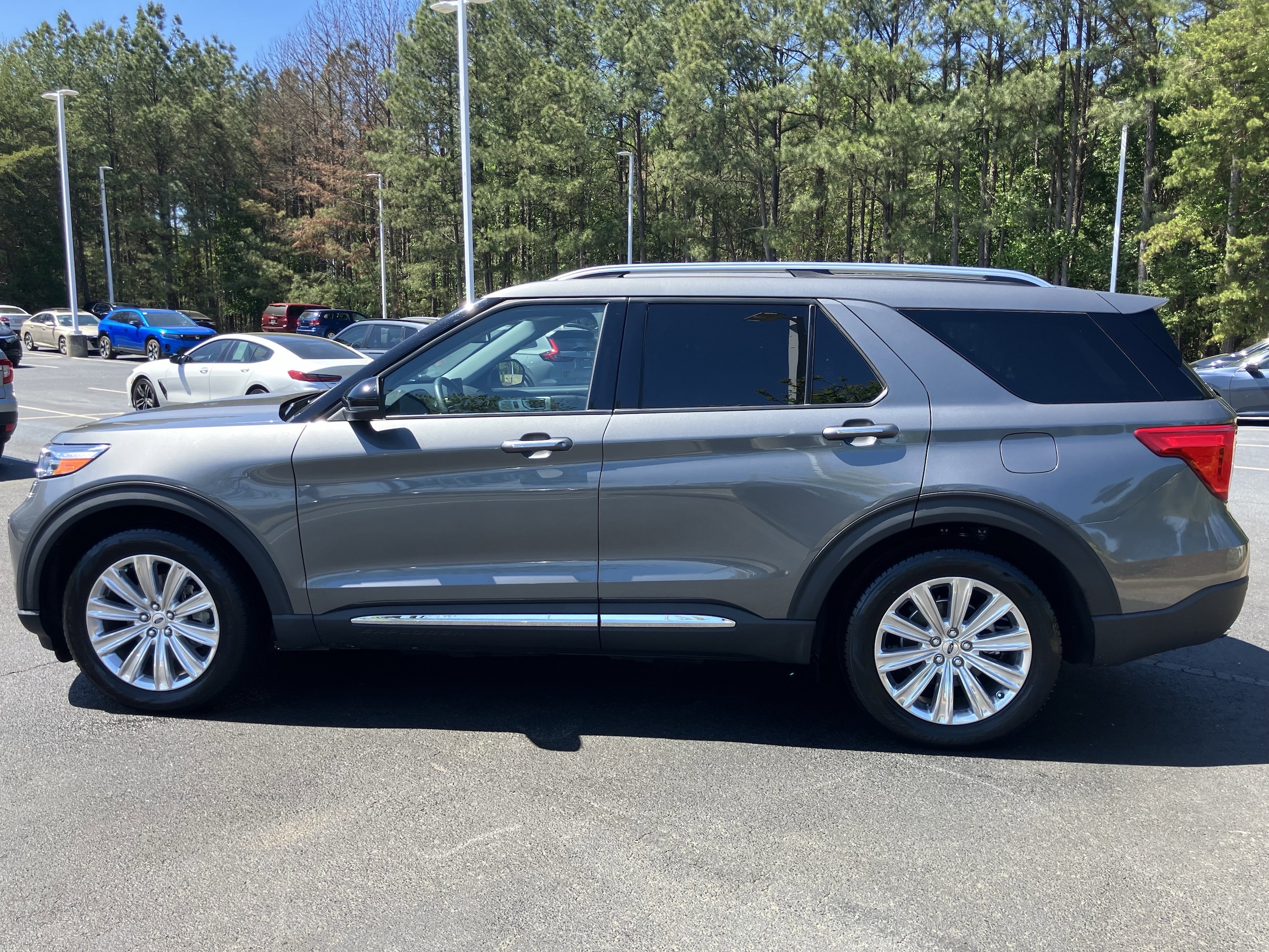 2023 Ford Explorer Limited RWD photo 5