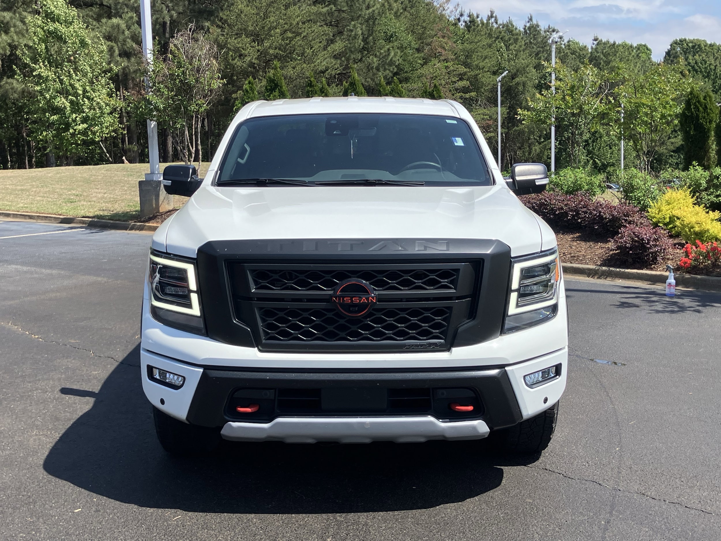 2023 Nissan Titan 4x4 Crew Cab PRO-4X photo 2