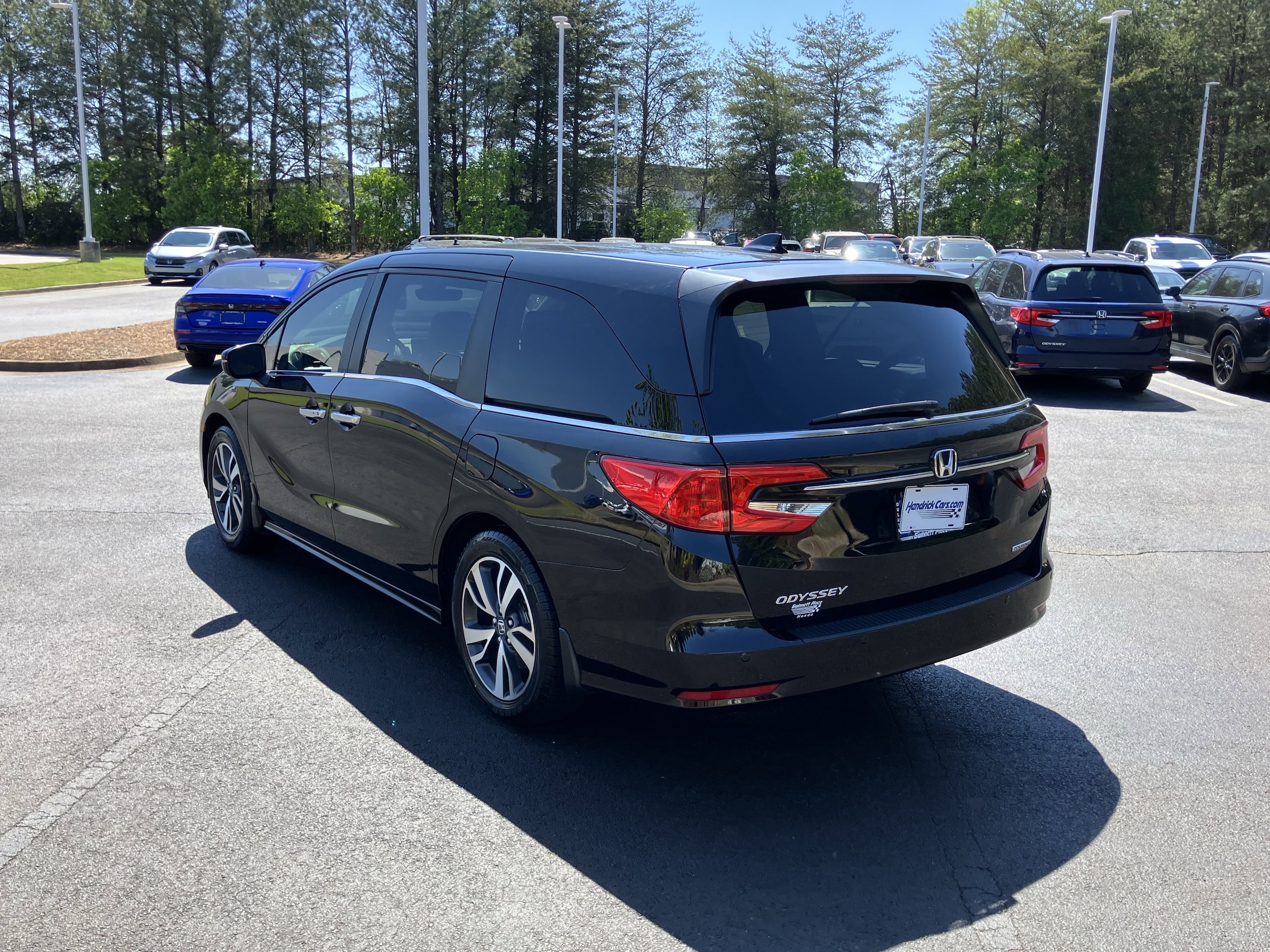 2024 Honda Odyssey Touring Auto photo 3