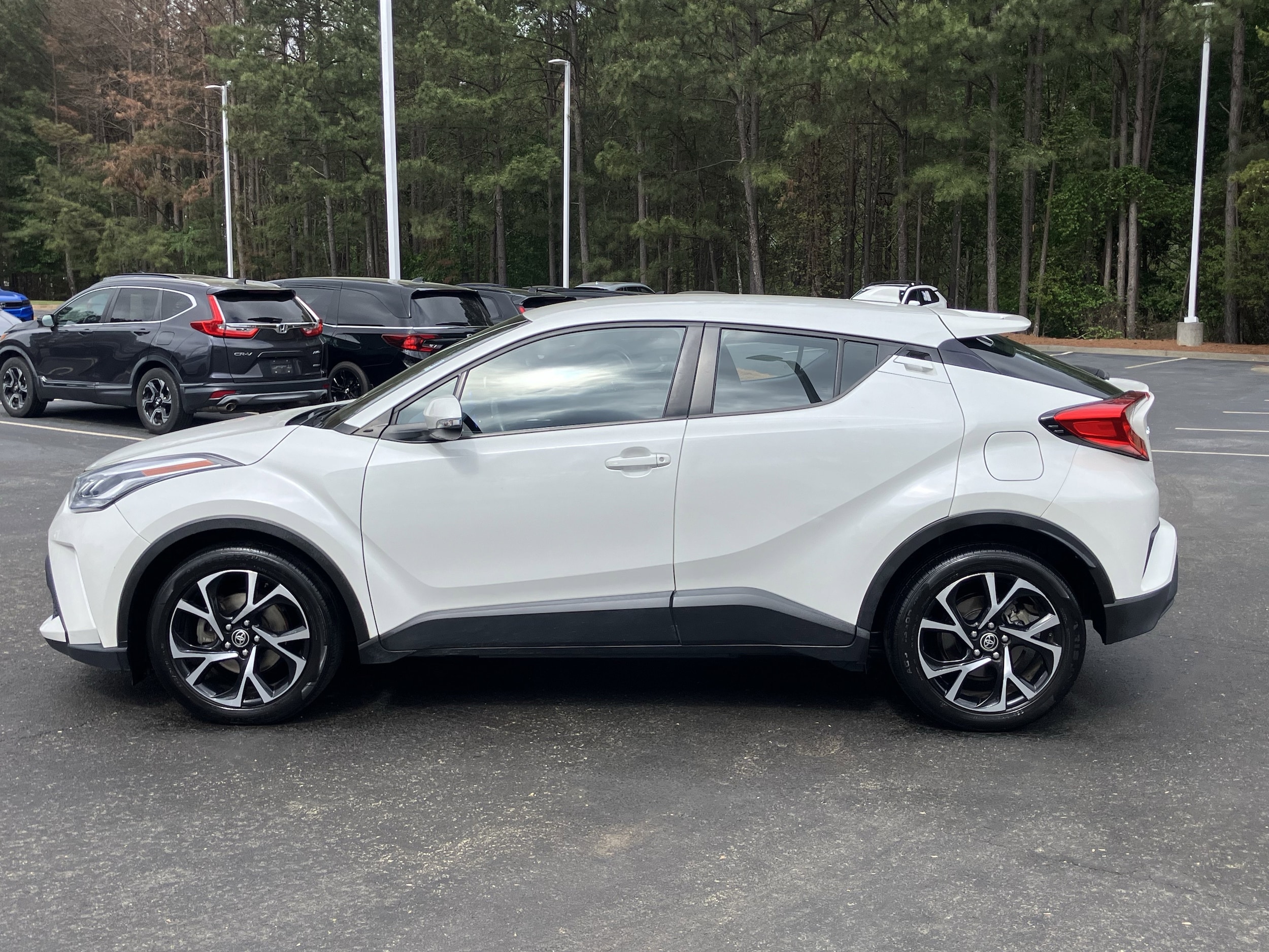 2021 Toyota C-HR XLE FWD photo 6
