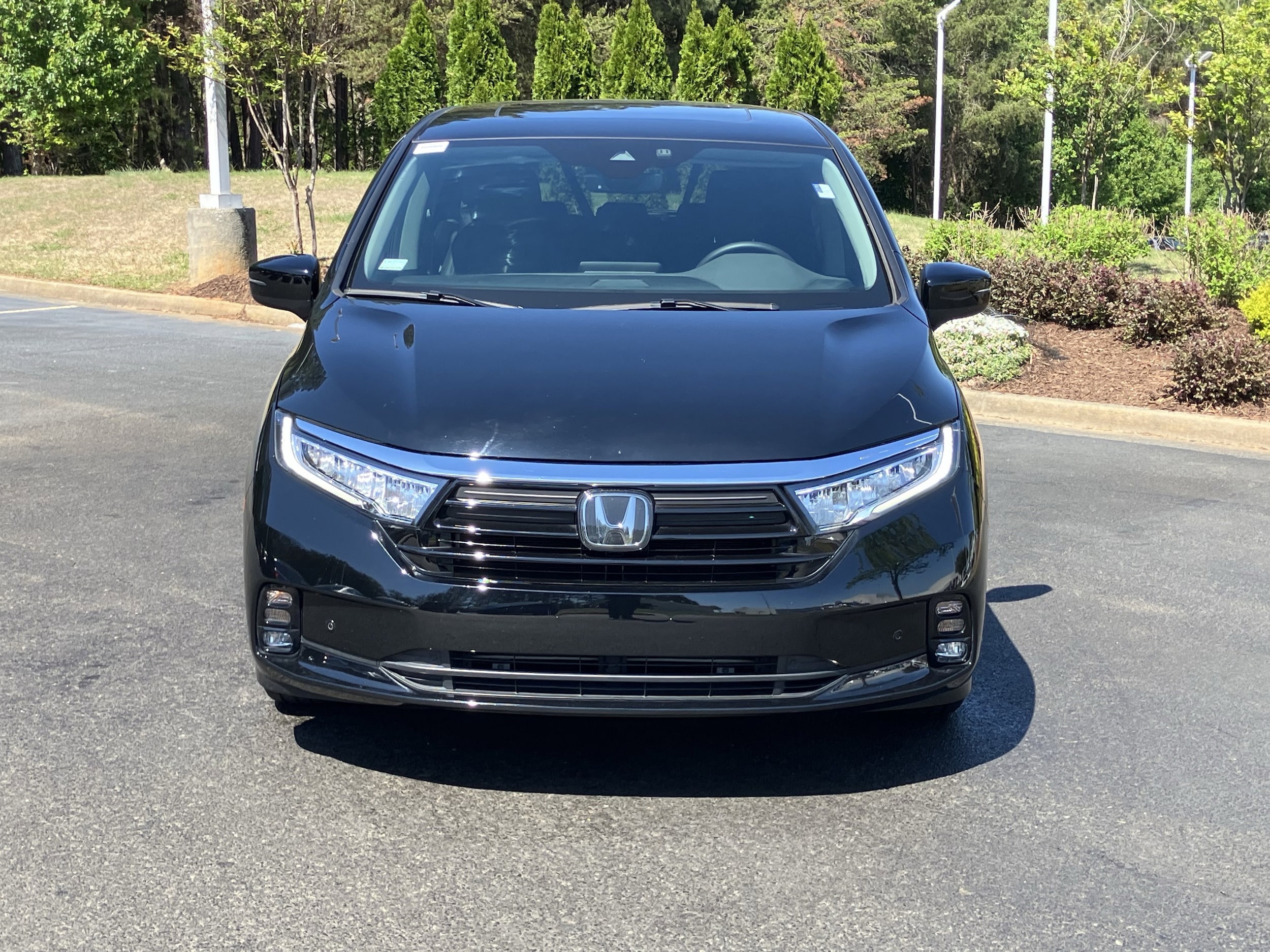 2024 Honda Odyssey Touring Auto photo 2