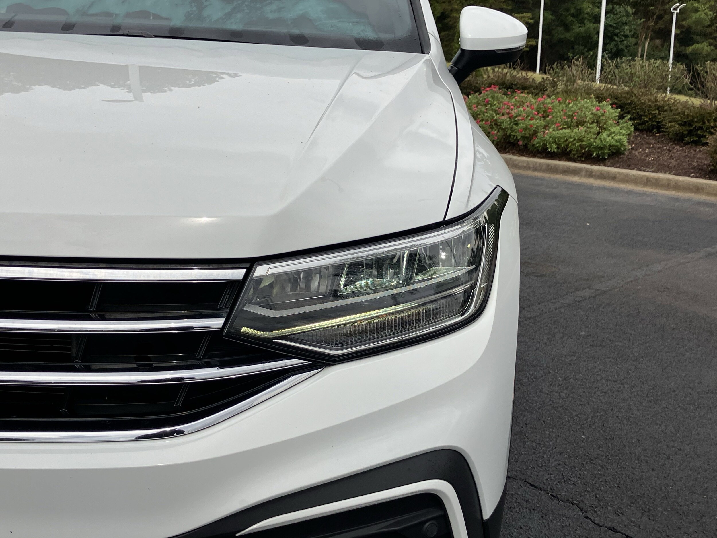 2022 Volkswagen Tiguan SE photo 3