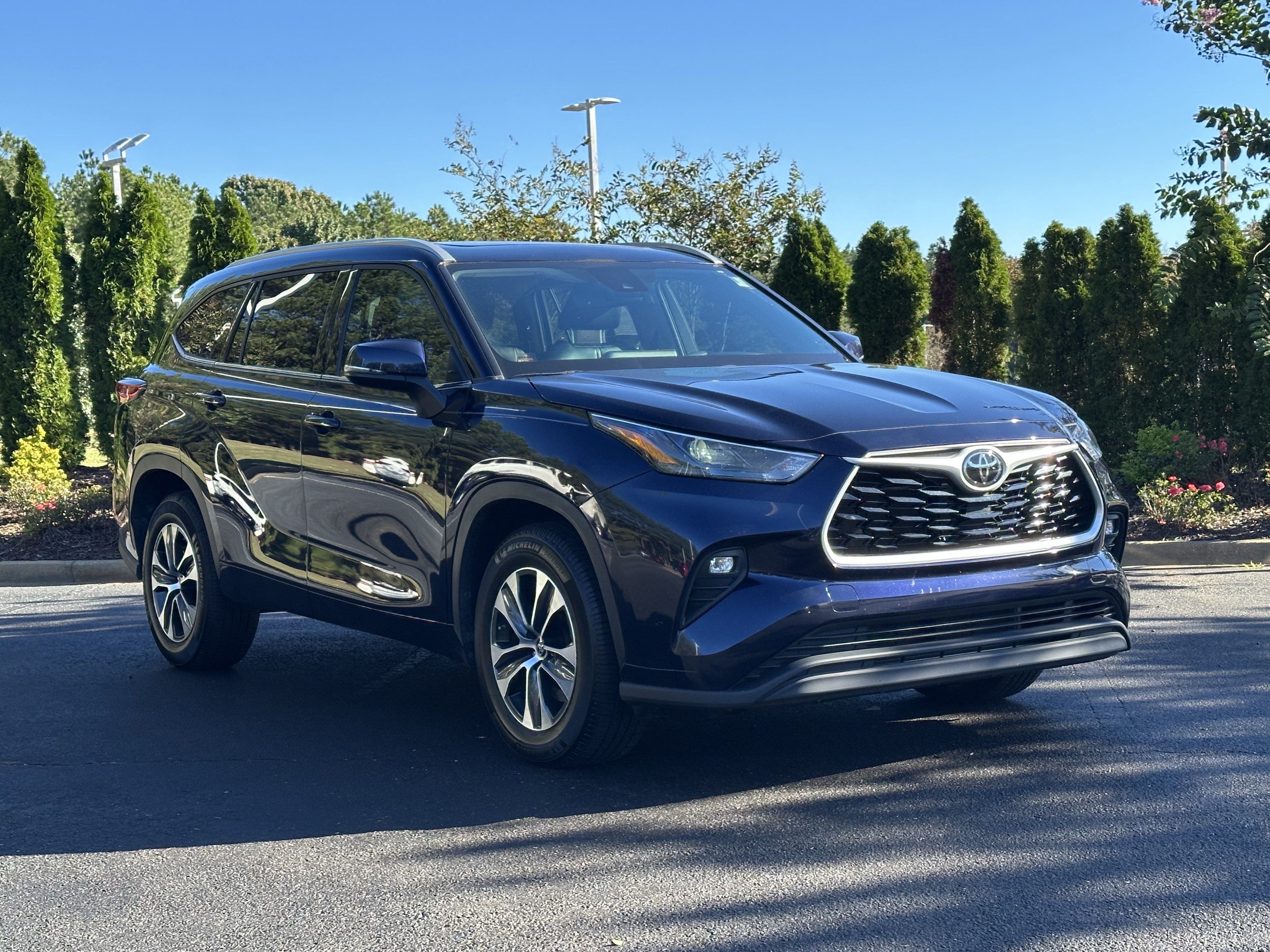 Used 2022 Toyota Highlander XLE FWD SUV
