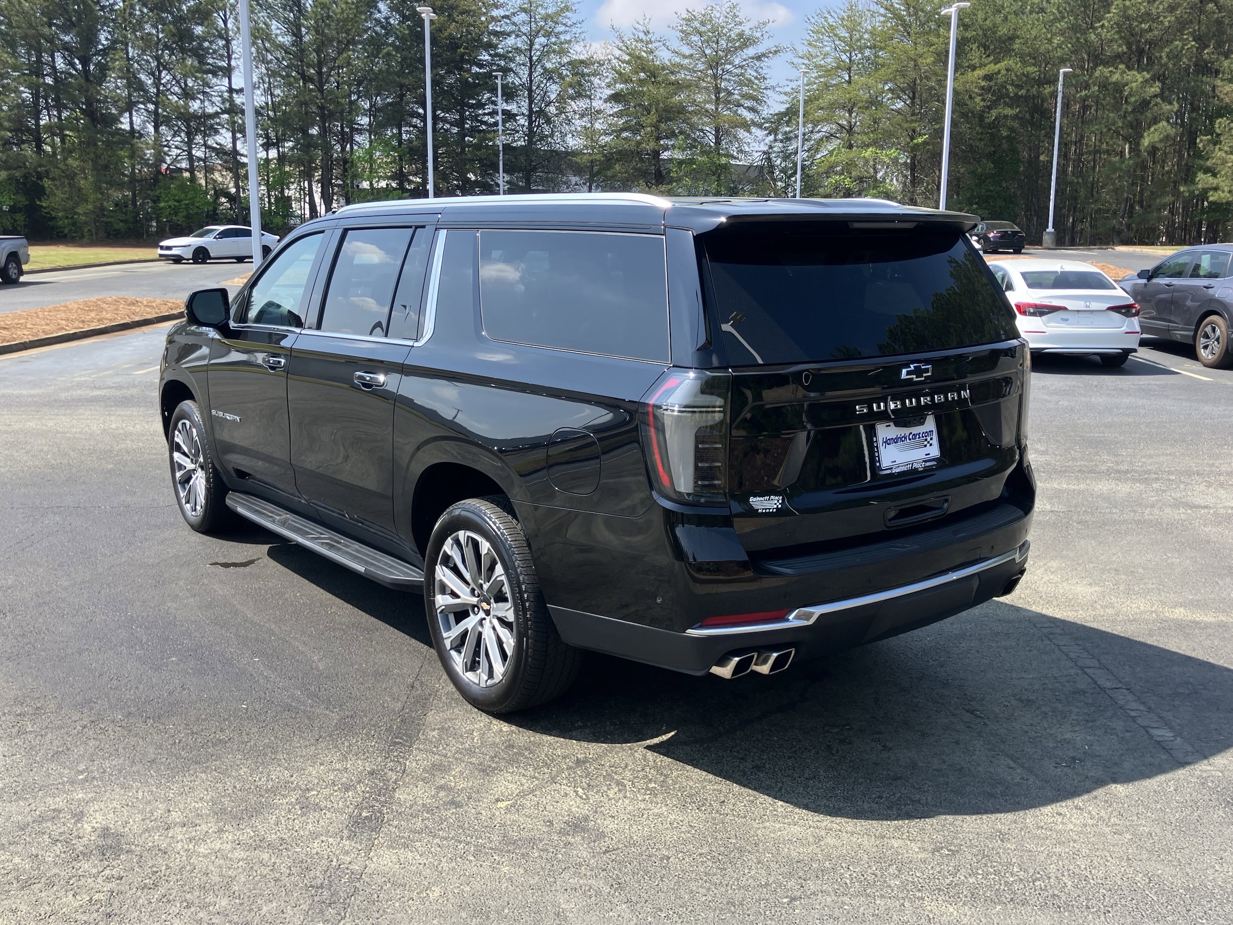 2025 Chevrolet Suburban 4WD 4dr High Country photo 6