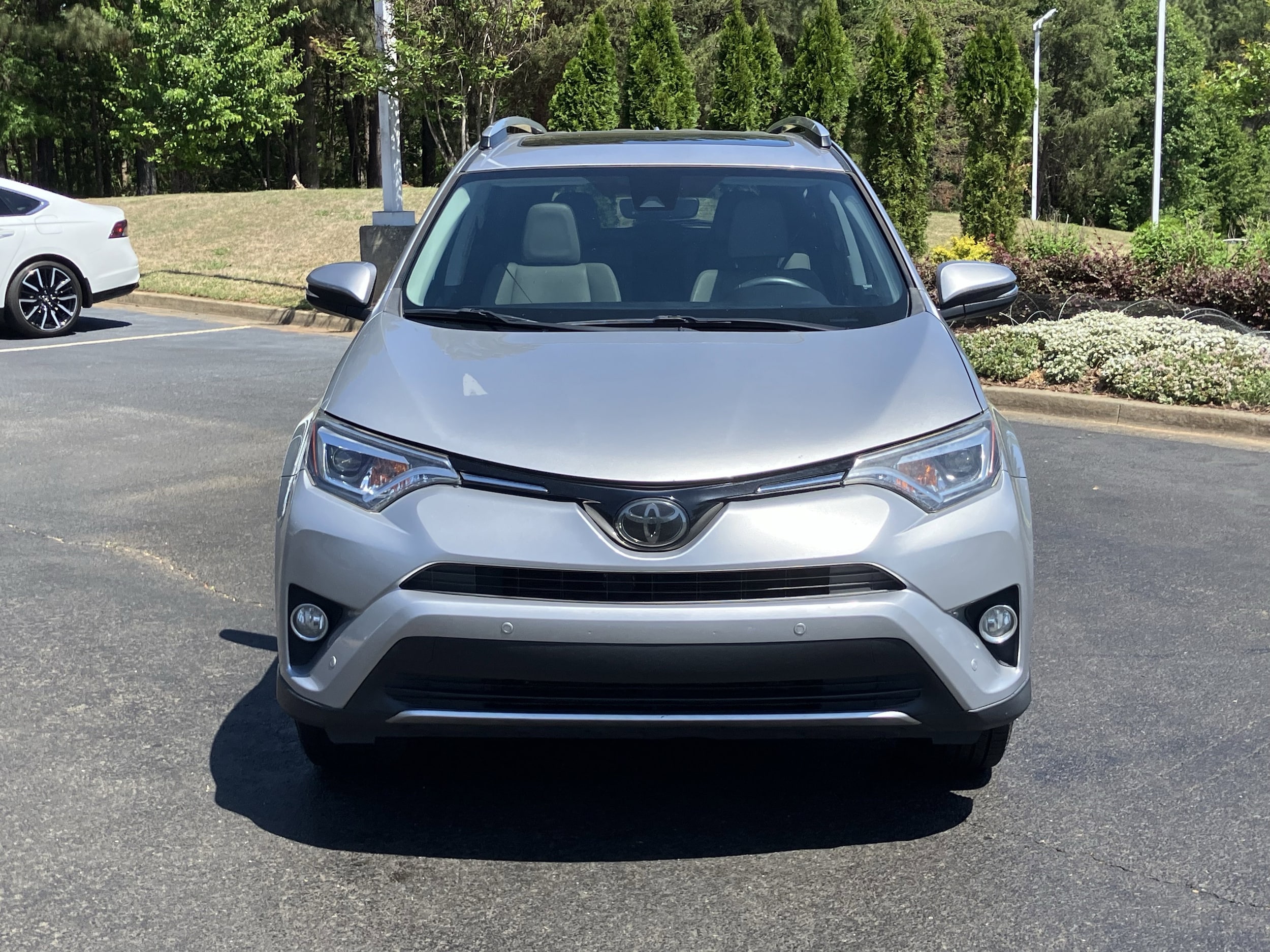 2016 Toyota RAV4 FWD 4dr Limited photo 2