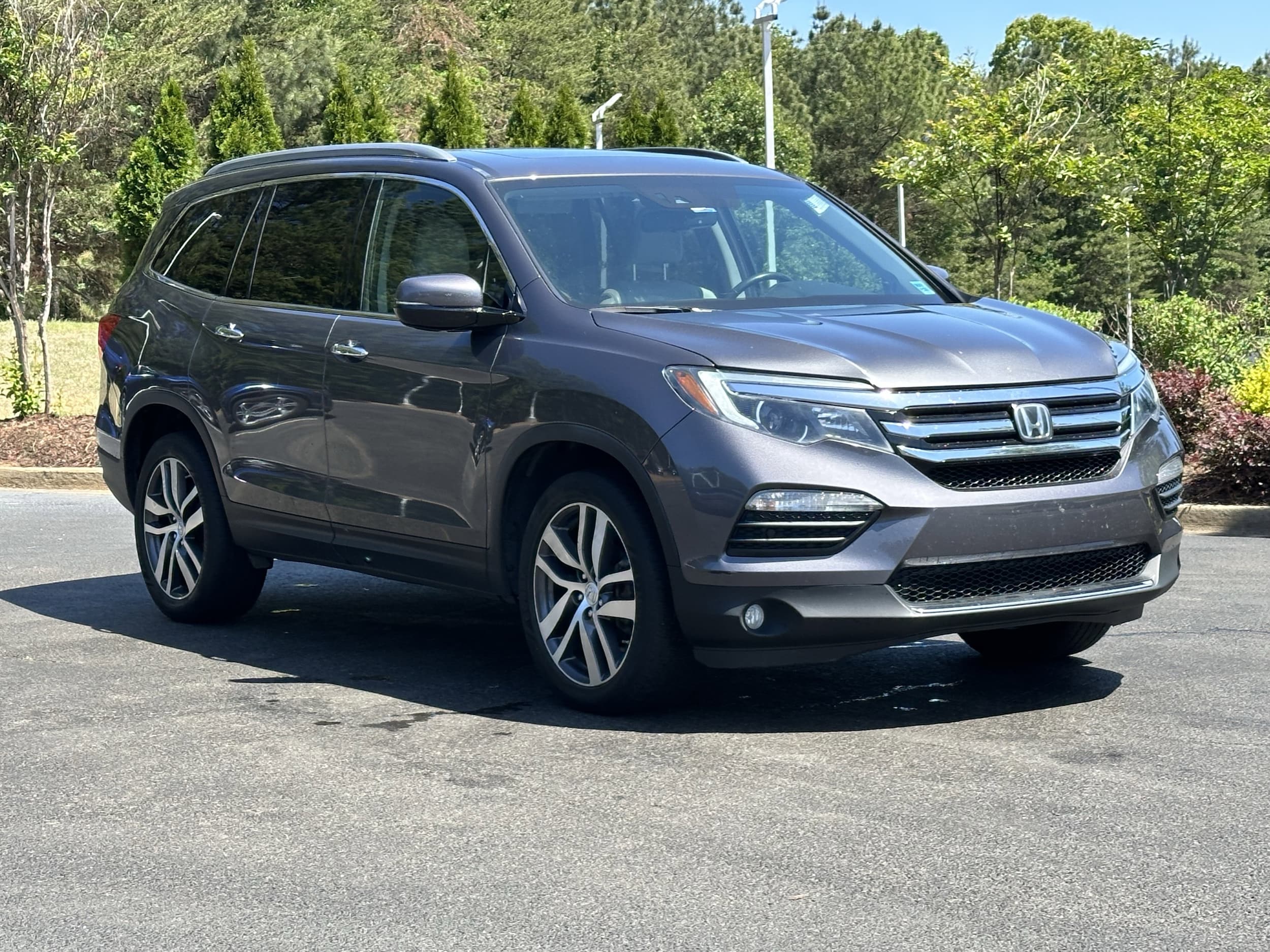 2017 Honda Pilot Elite AWD photo 2