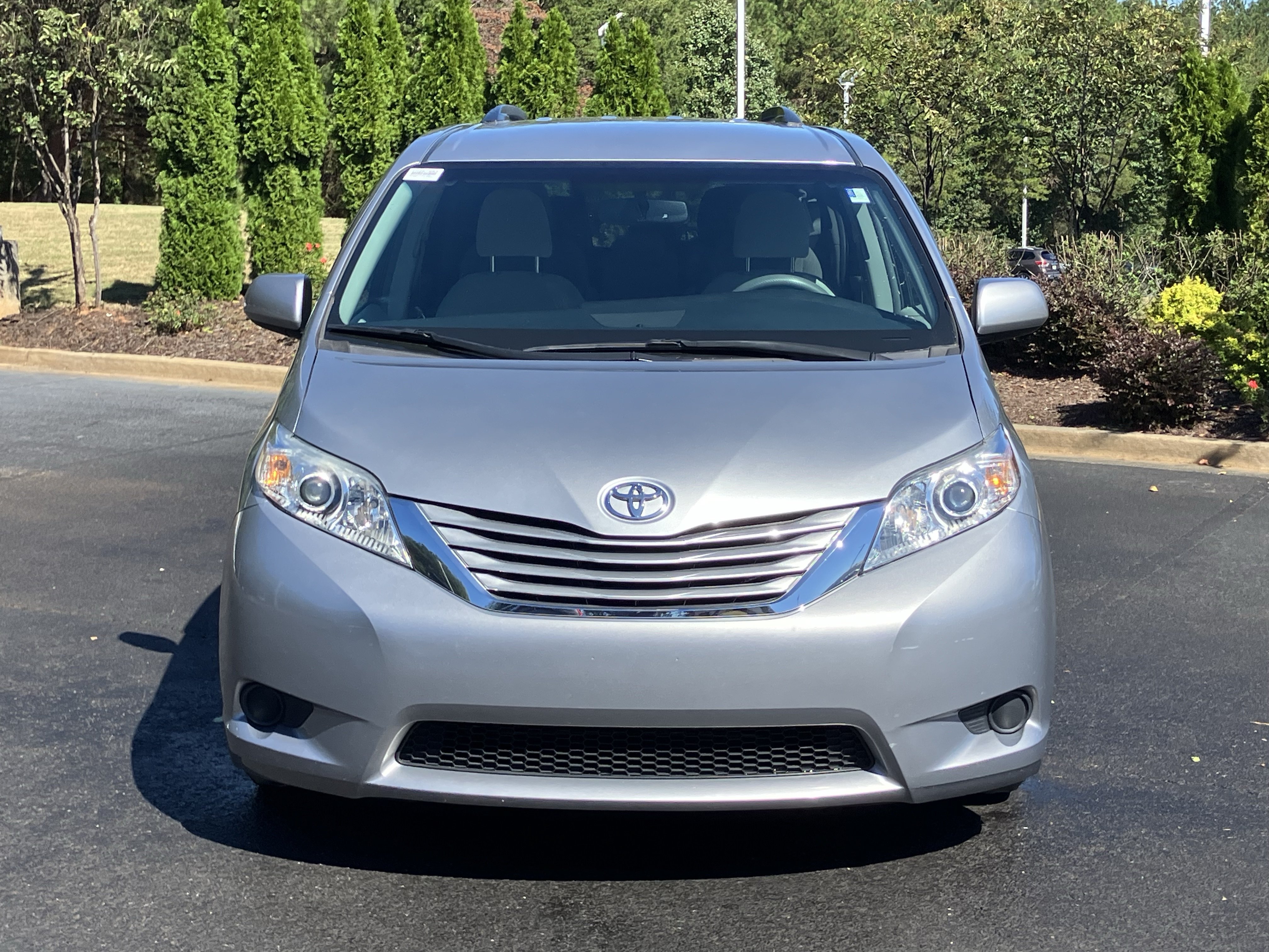 Used 2017 Toyota Sienna LE FWD 8-Passenger Minivan