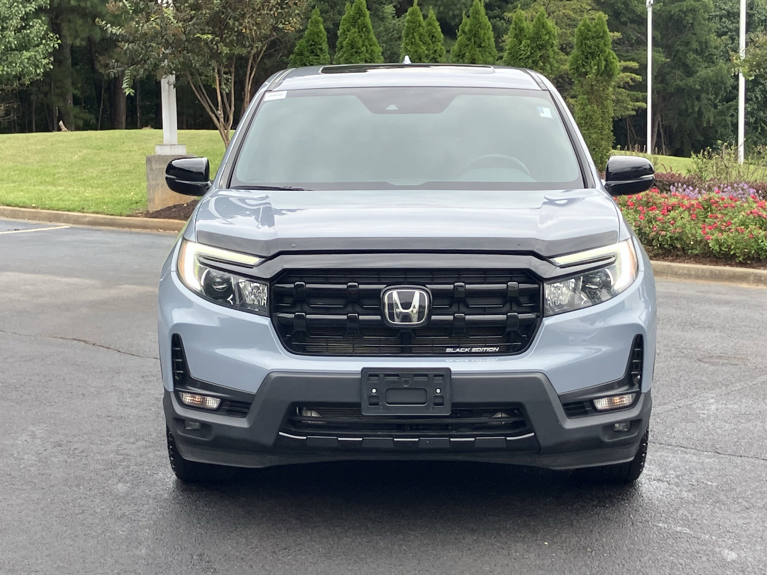 2024 Honda Ridgeline Black Edition photo 2
