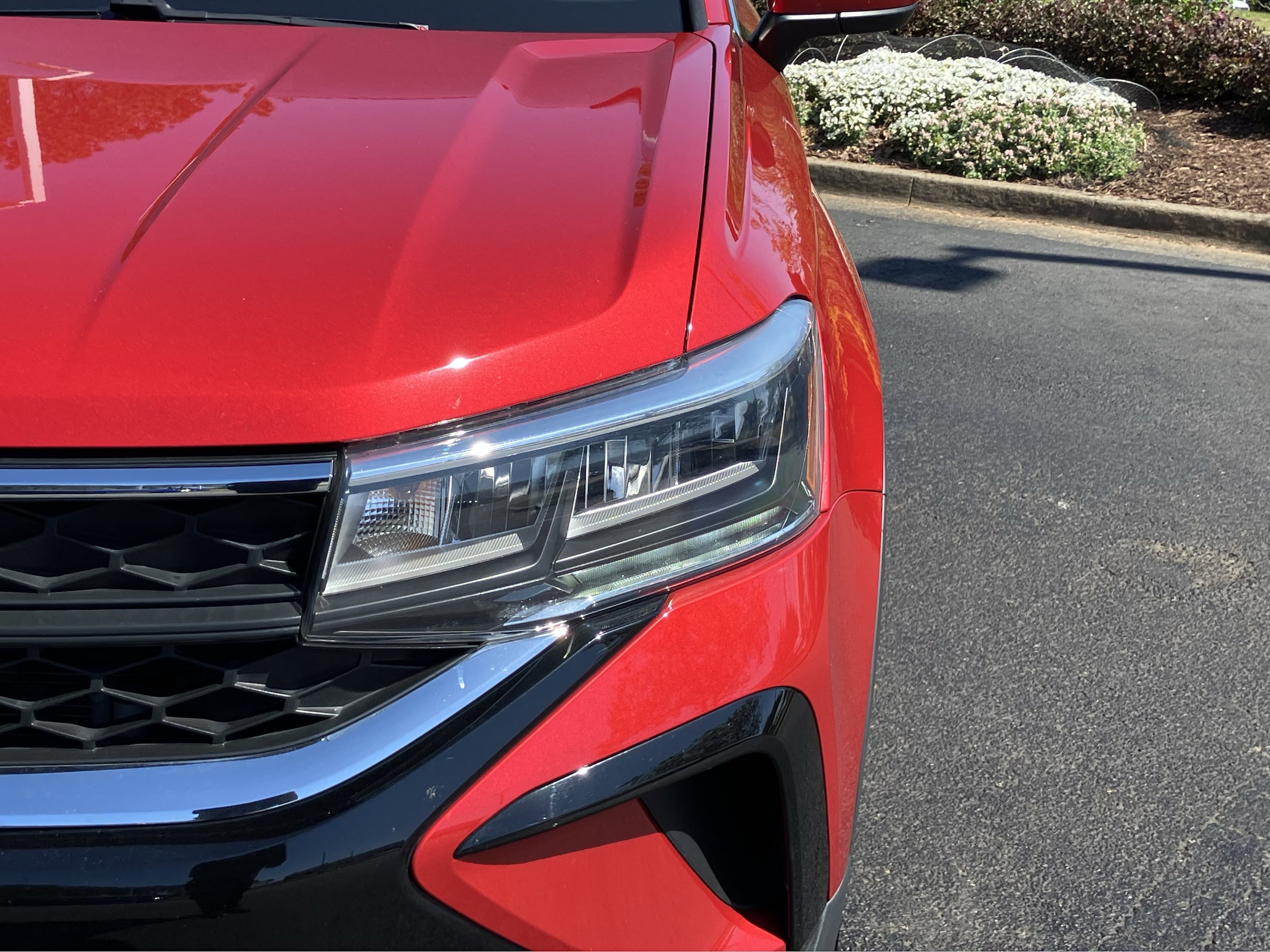 2023 Volkswagen Taos SE FWD photo 4