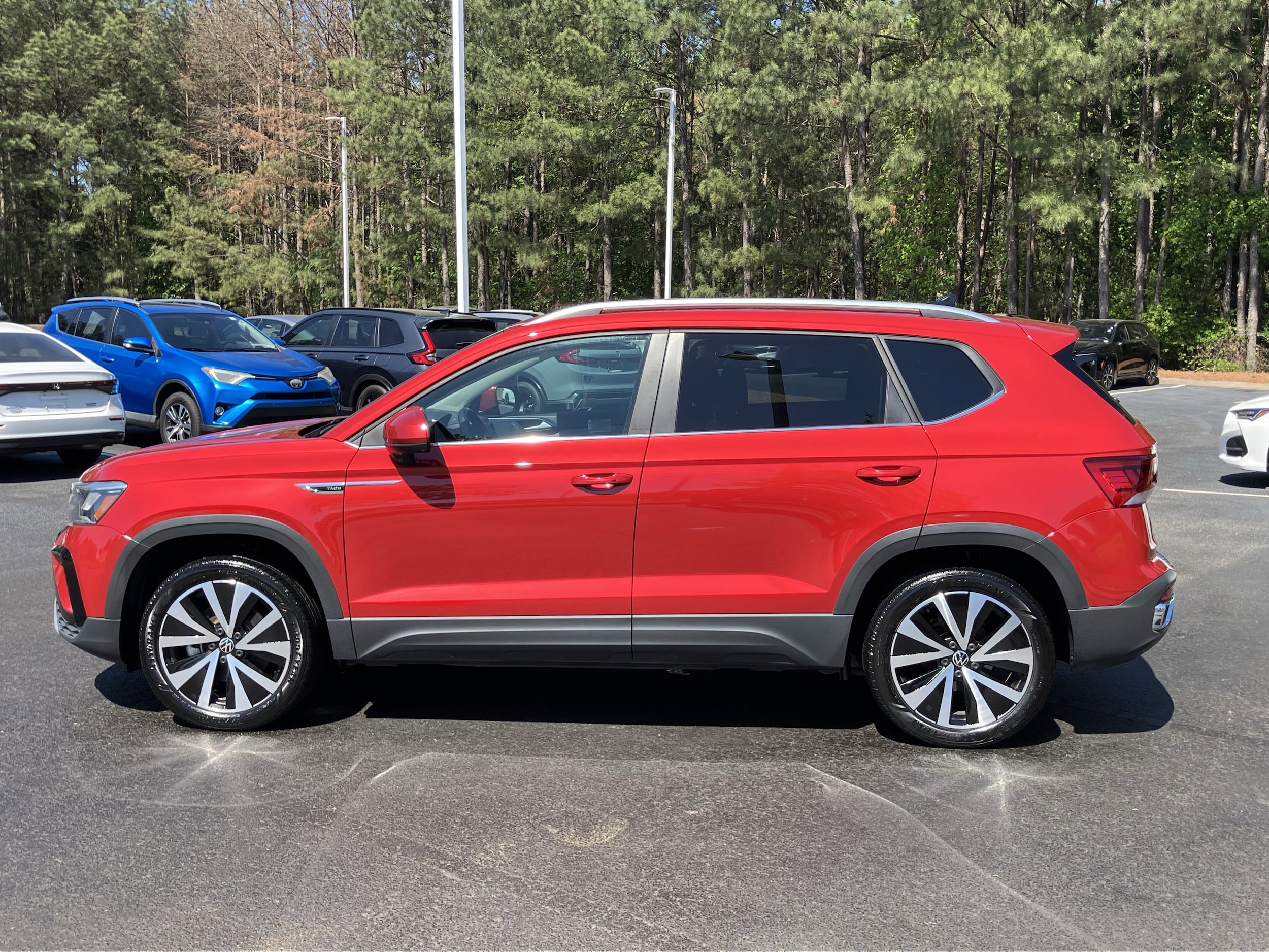 2023 Volkswagen Taos SE FWD photo 6