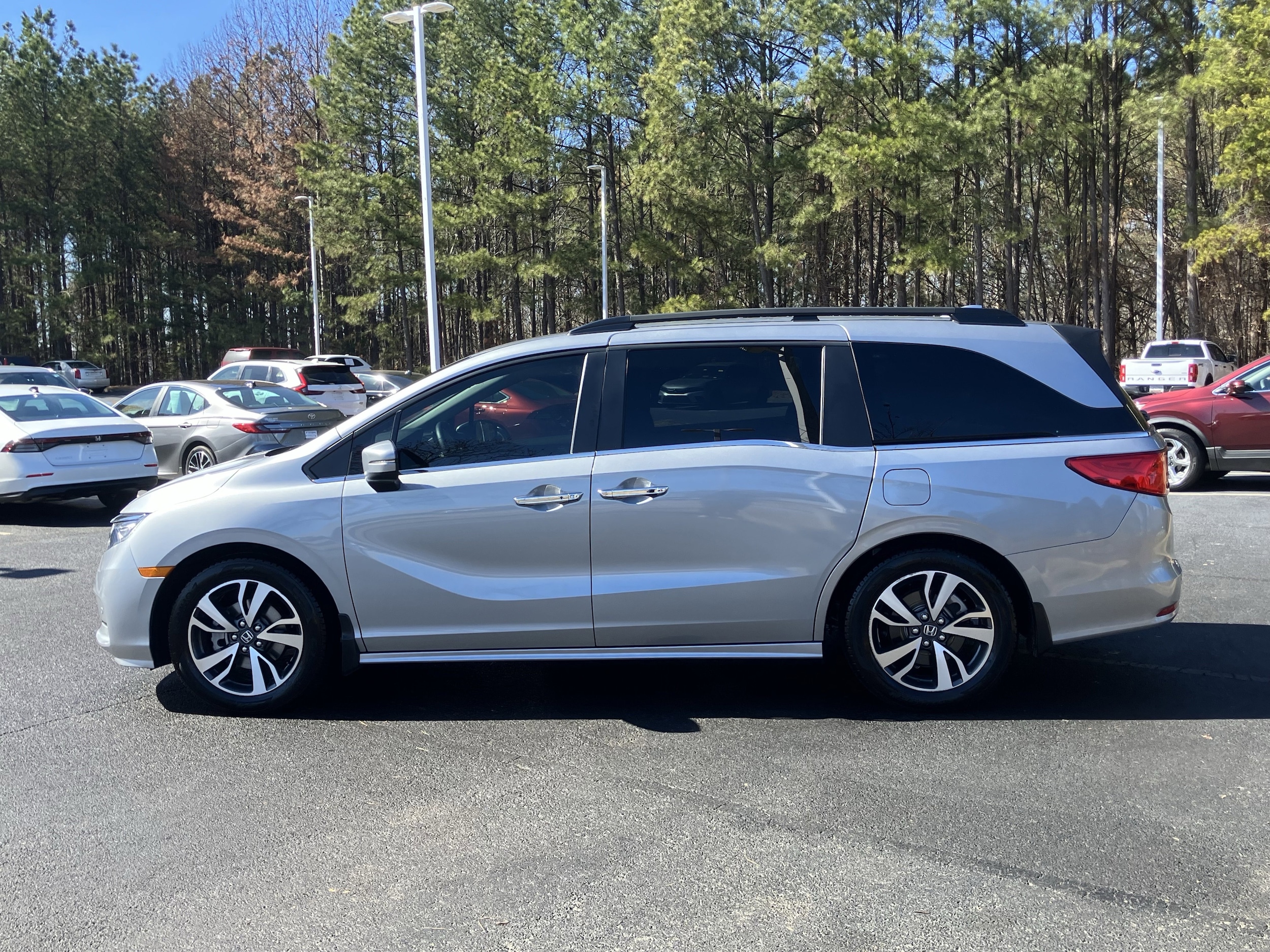 2024 Honda Odyssey Touring Auto photo 6