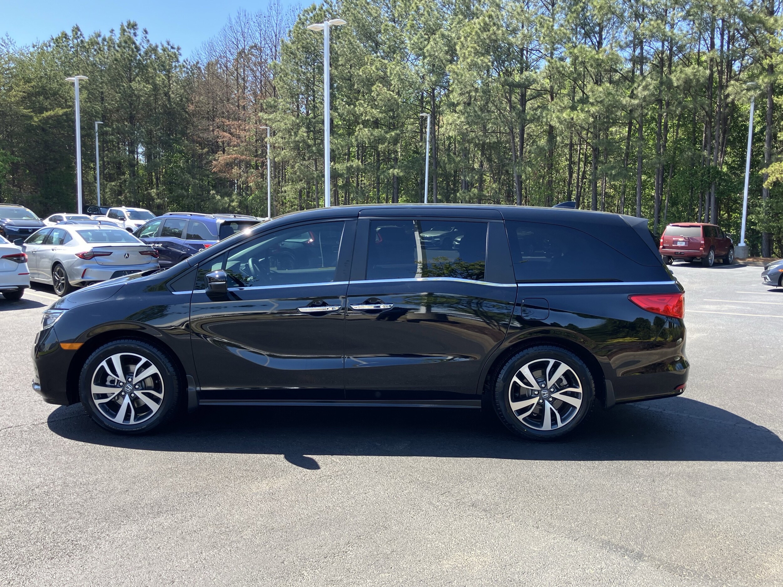 2024 Honda Odyssey Touring Auto photo 6