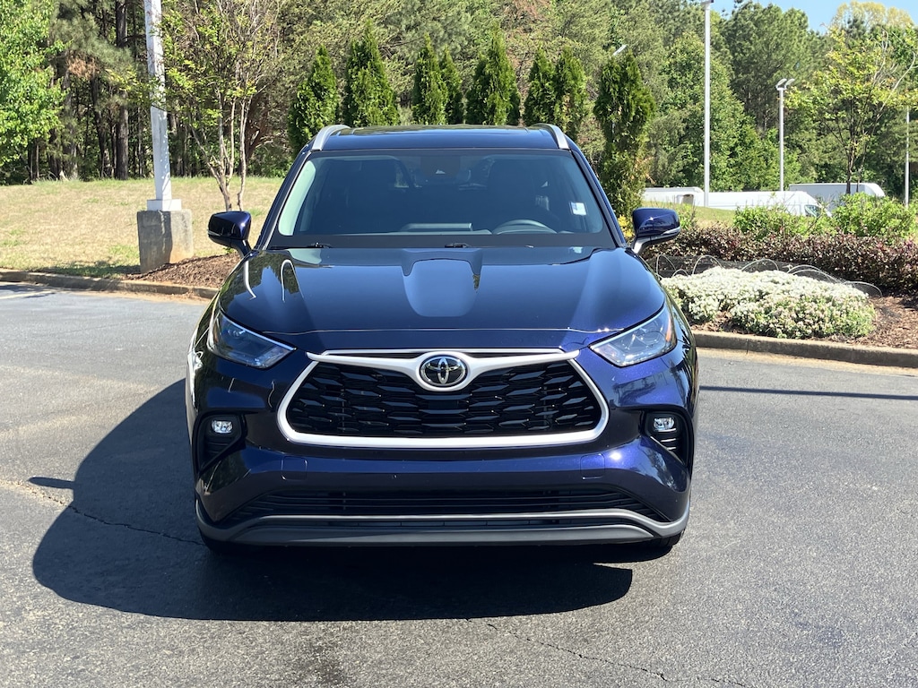 Used 2025 Toyota Highlander XLE FWD SUV