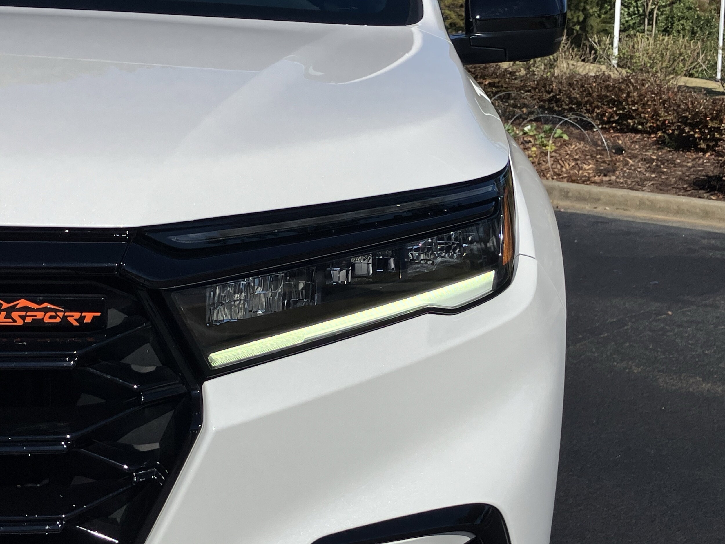 2025 Honda Pilot TrailSport photo 2