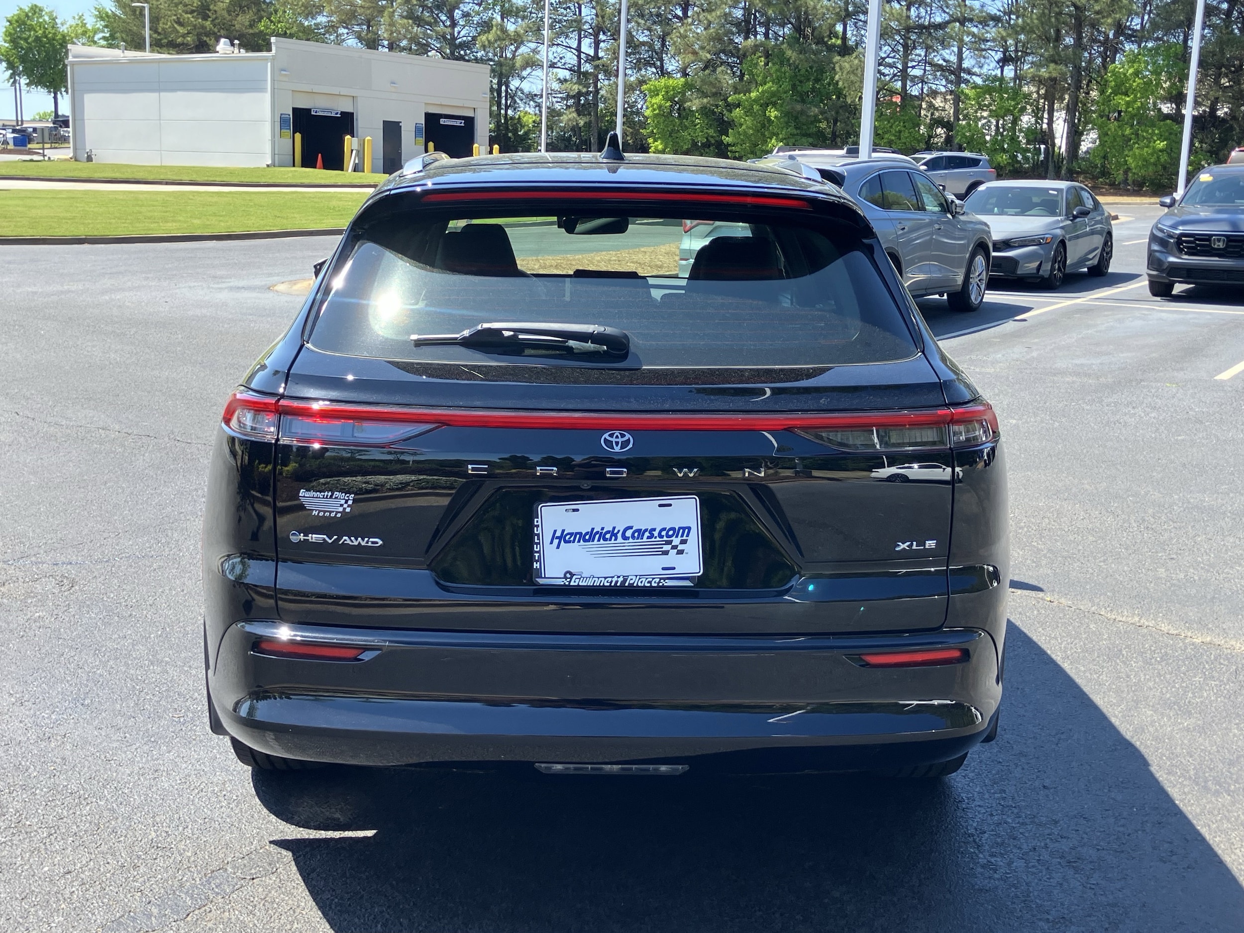 2025 Toyota Crown Signia XLE AWD photo 3