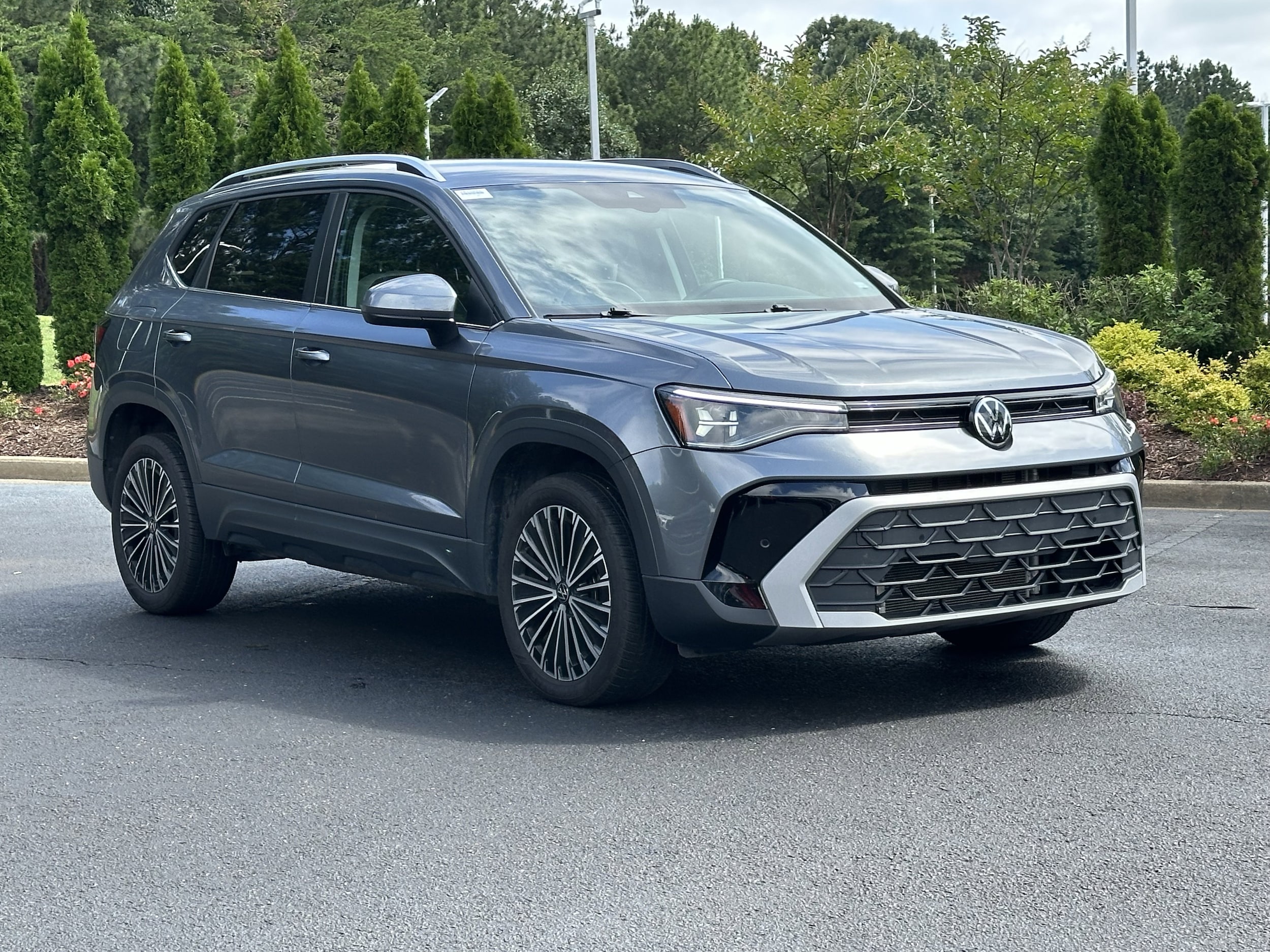 Volkswagen Taos SE FWD