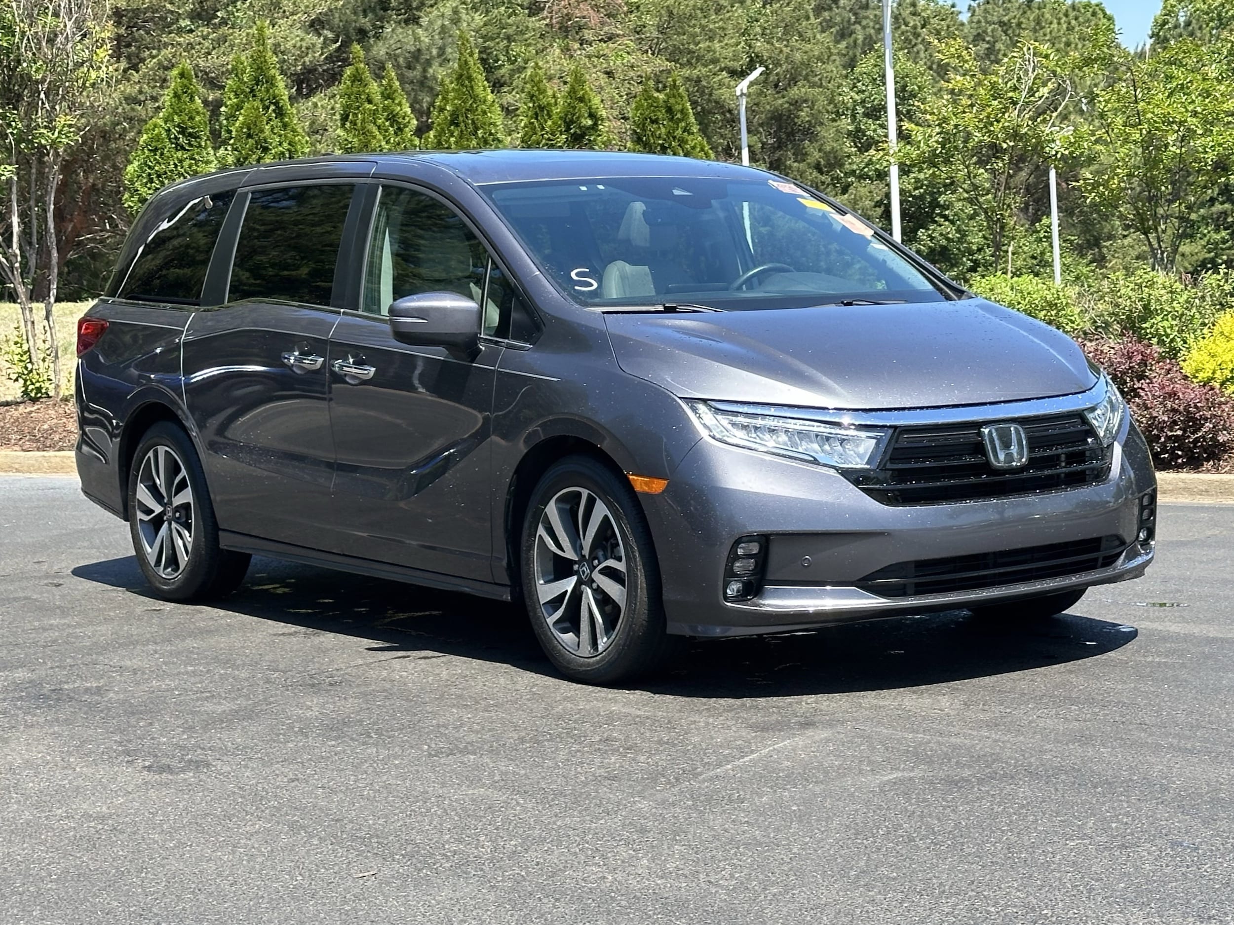 2023 Honda Odyssey Touring Auto photo 2