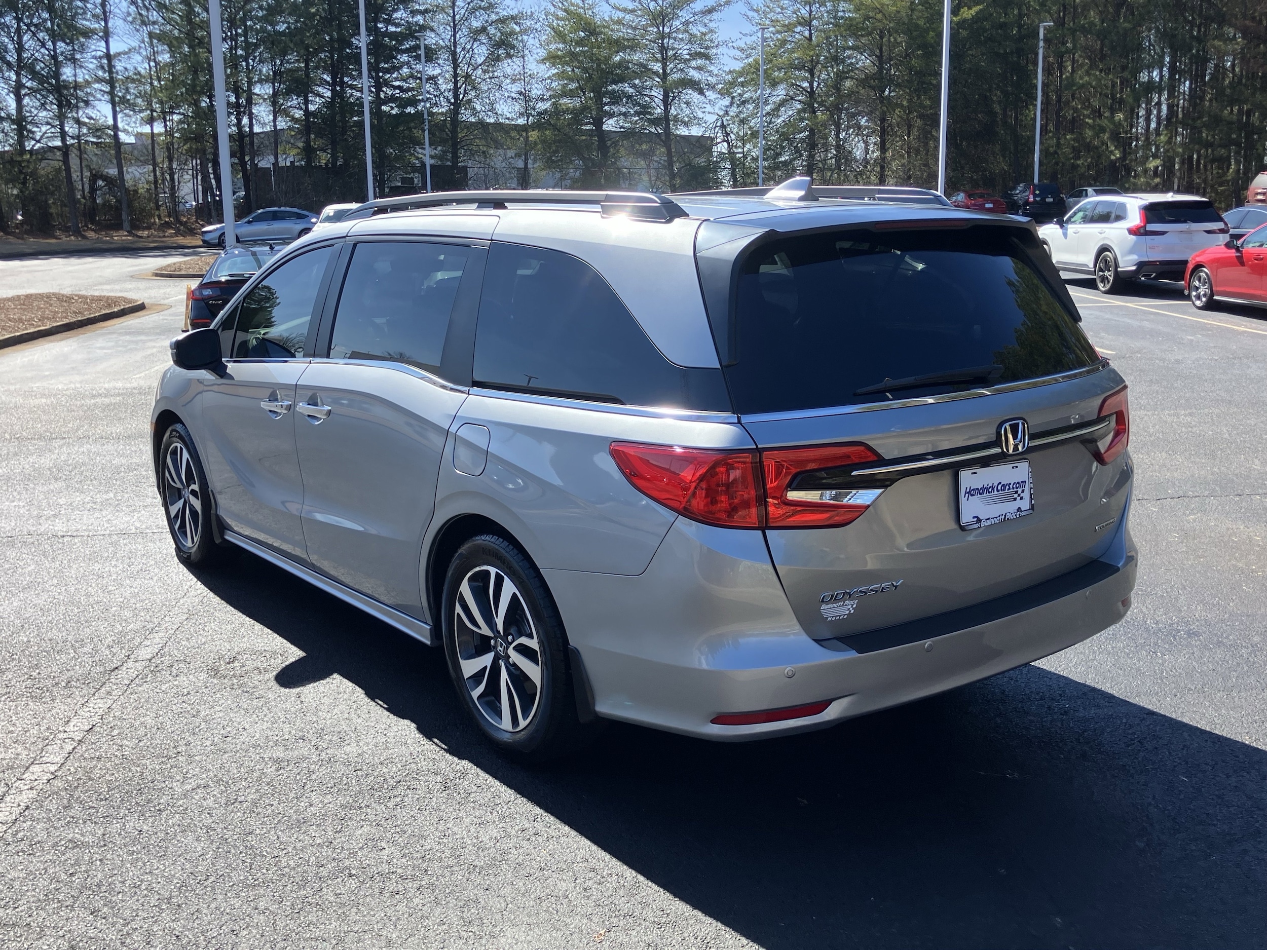2024 Honda Odyssey Touring Auto photo 3