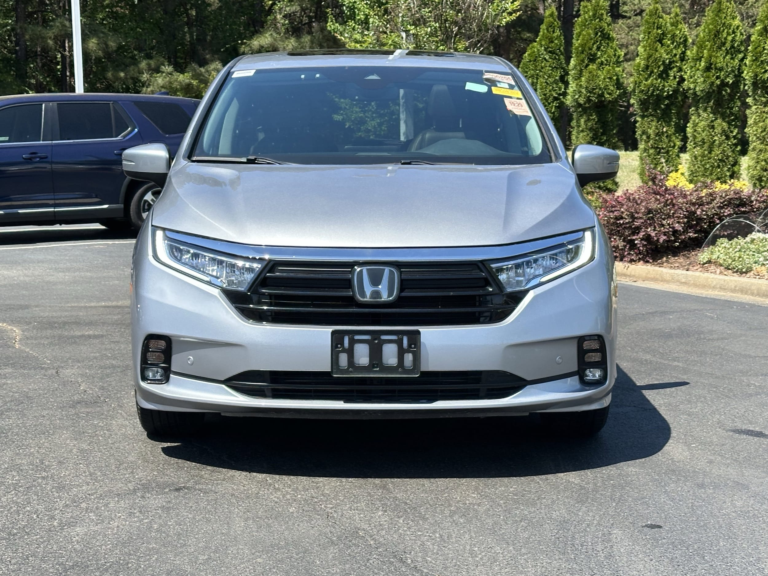 2023 Honda Odyssey Touring Auto photo 3
