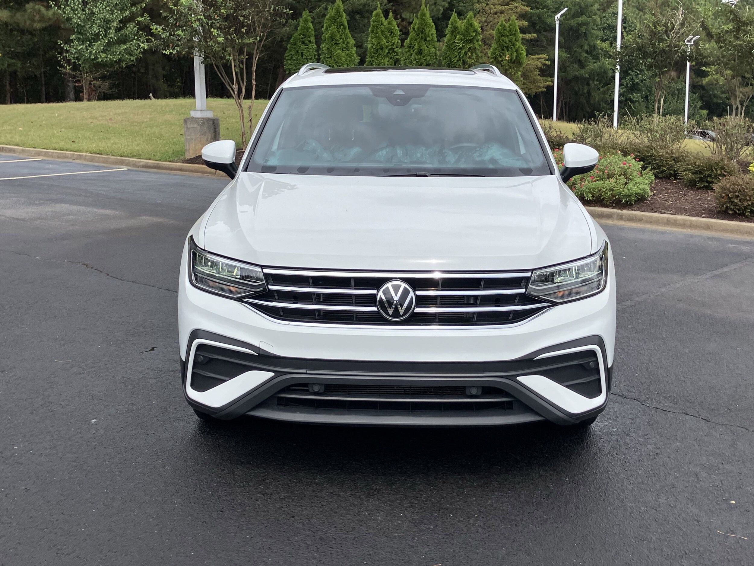 2022 Volkswagen Tiguan SE photo 2