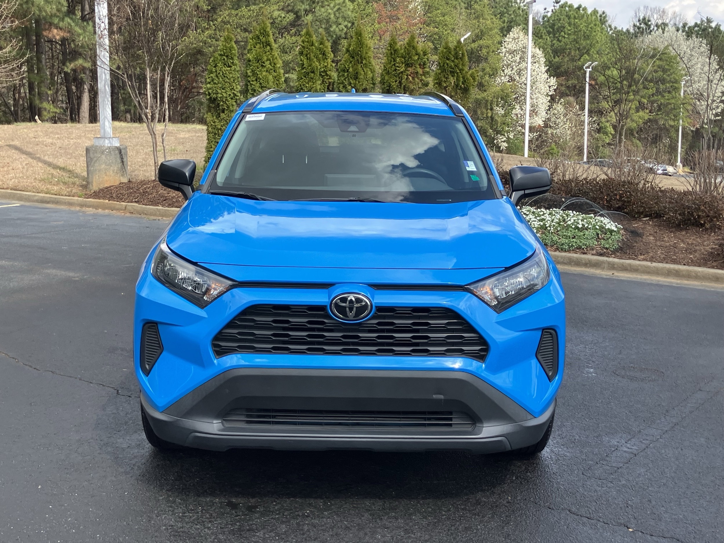 2021 Toyota RAV4 LE FWD photo 2