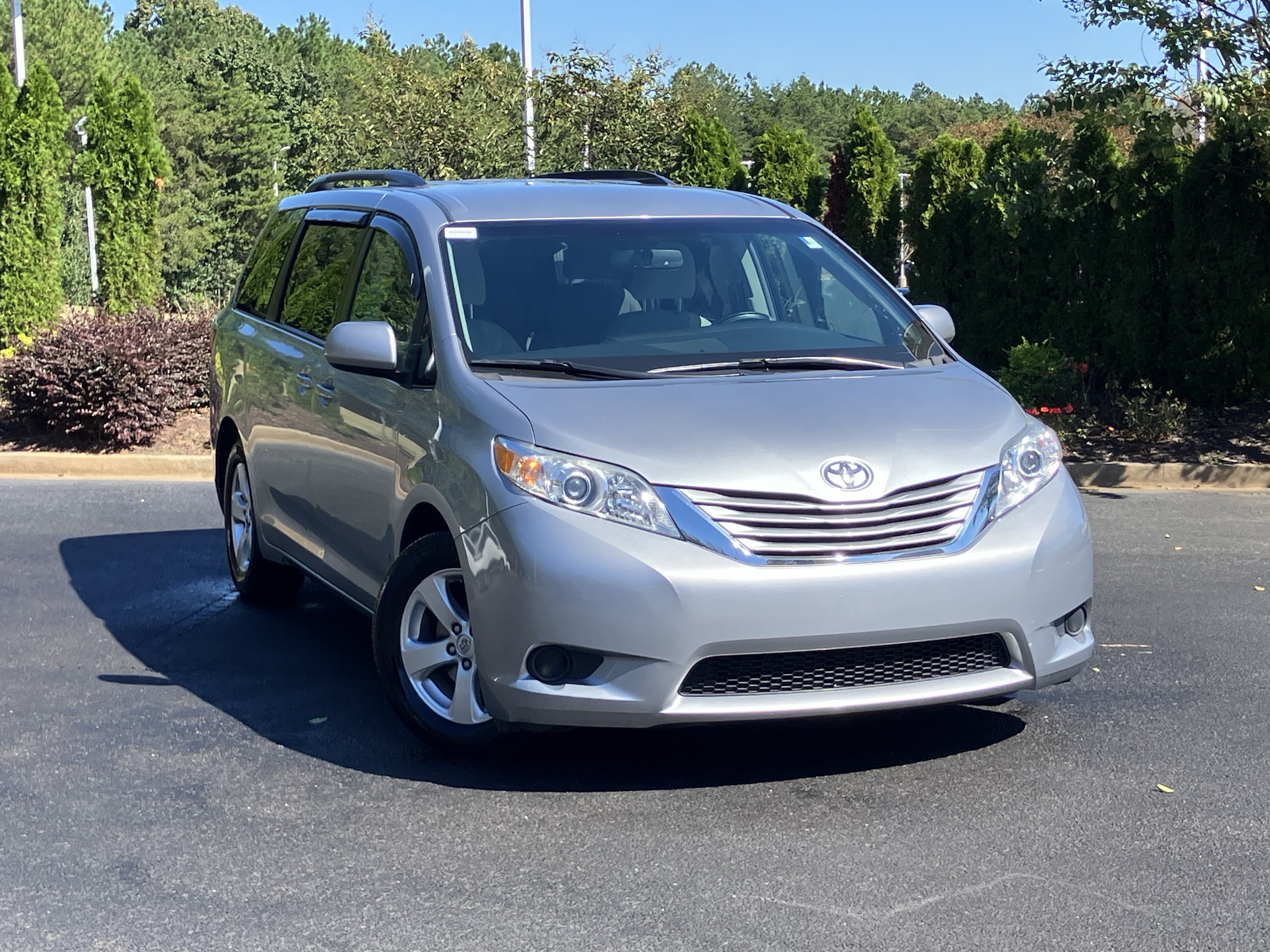 Used 2017 Toyota Sienna LE FWD 8-Passenger Minivan