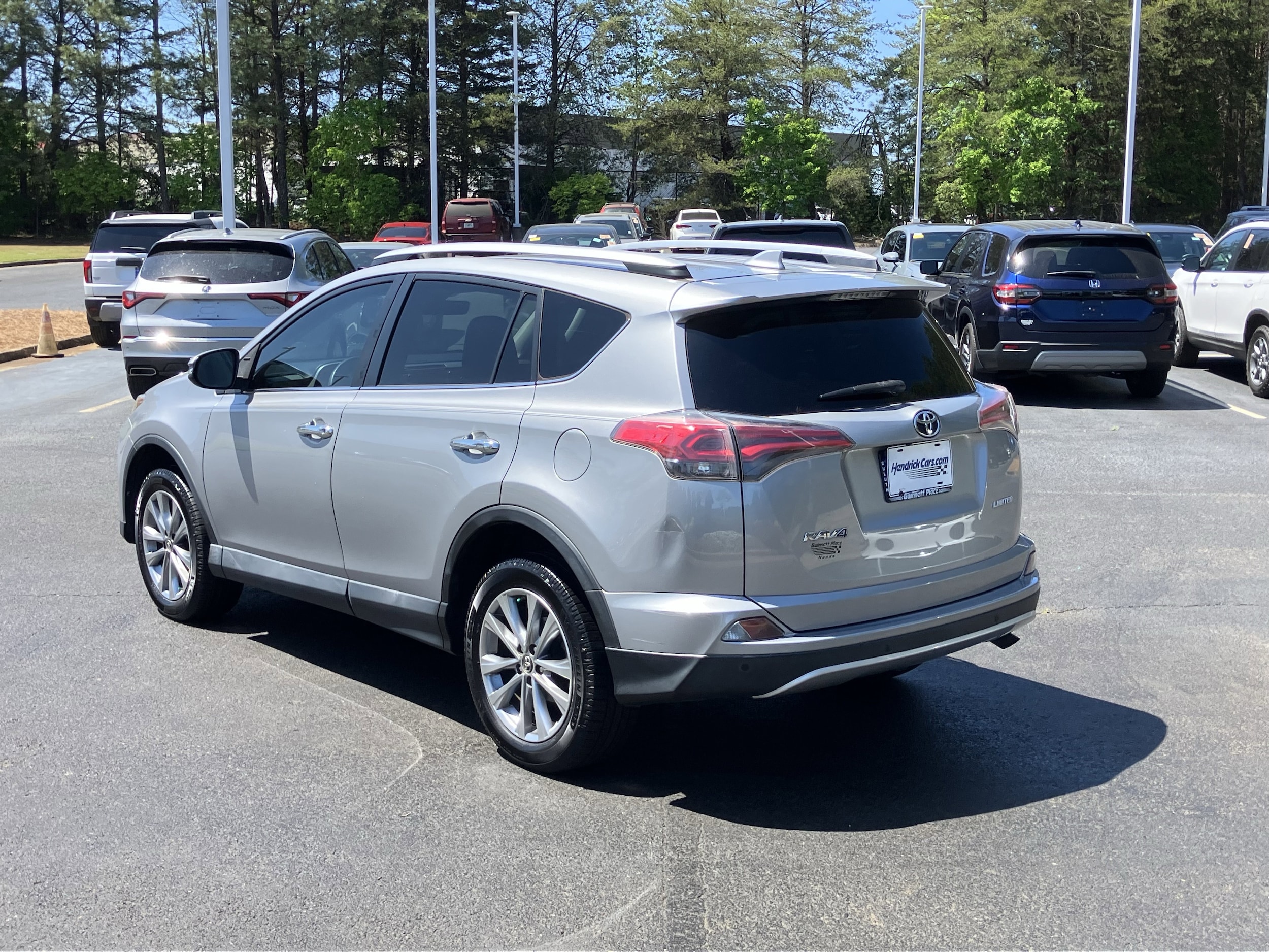 2016 Toyota RAV4 FWD 4dr Limited photo 3