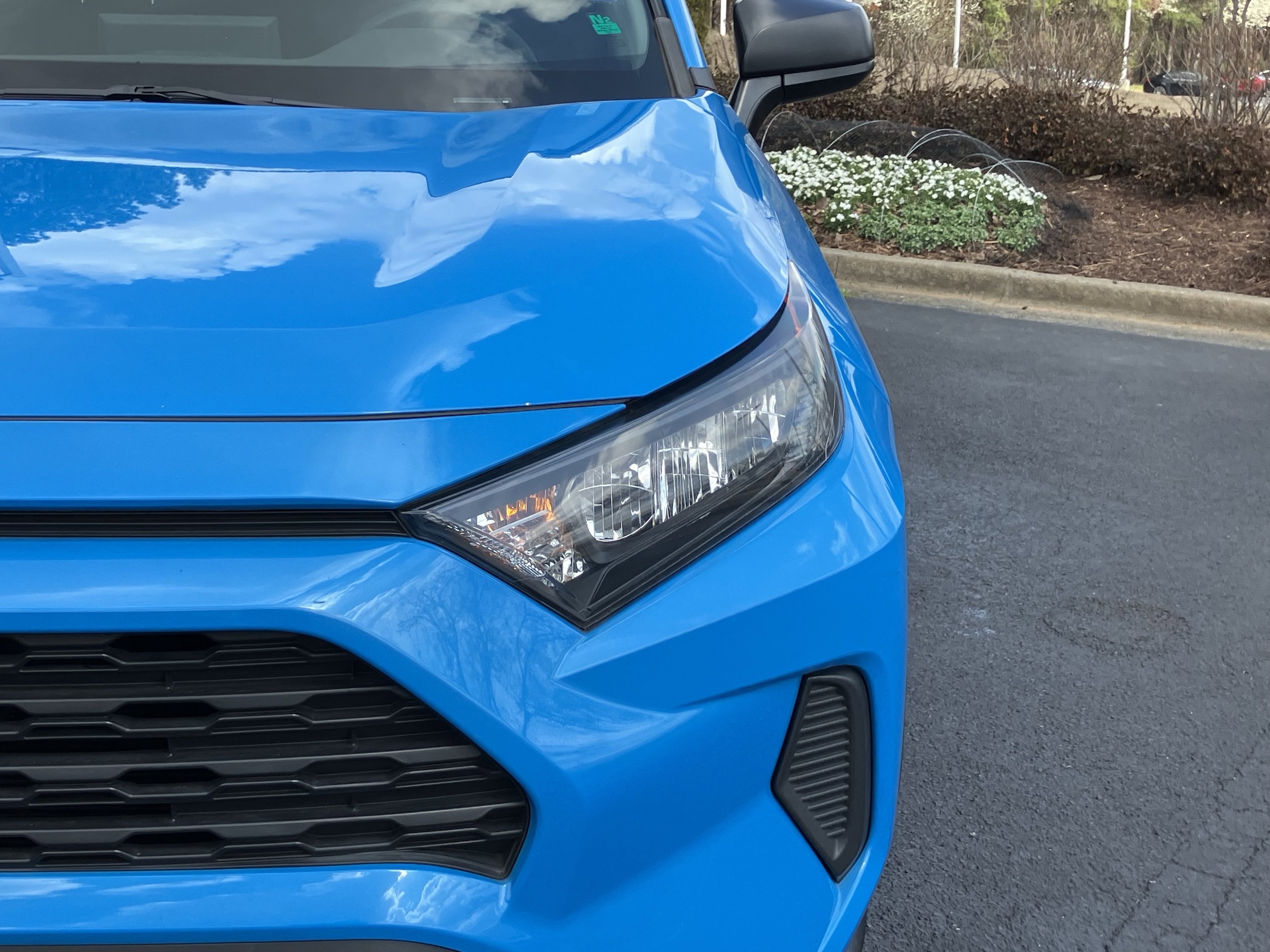 2021 Toyota RAV4 LE FWD photo 4