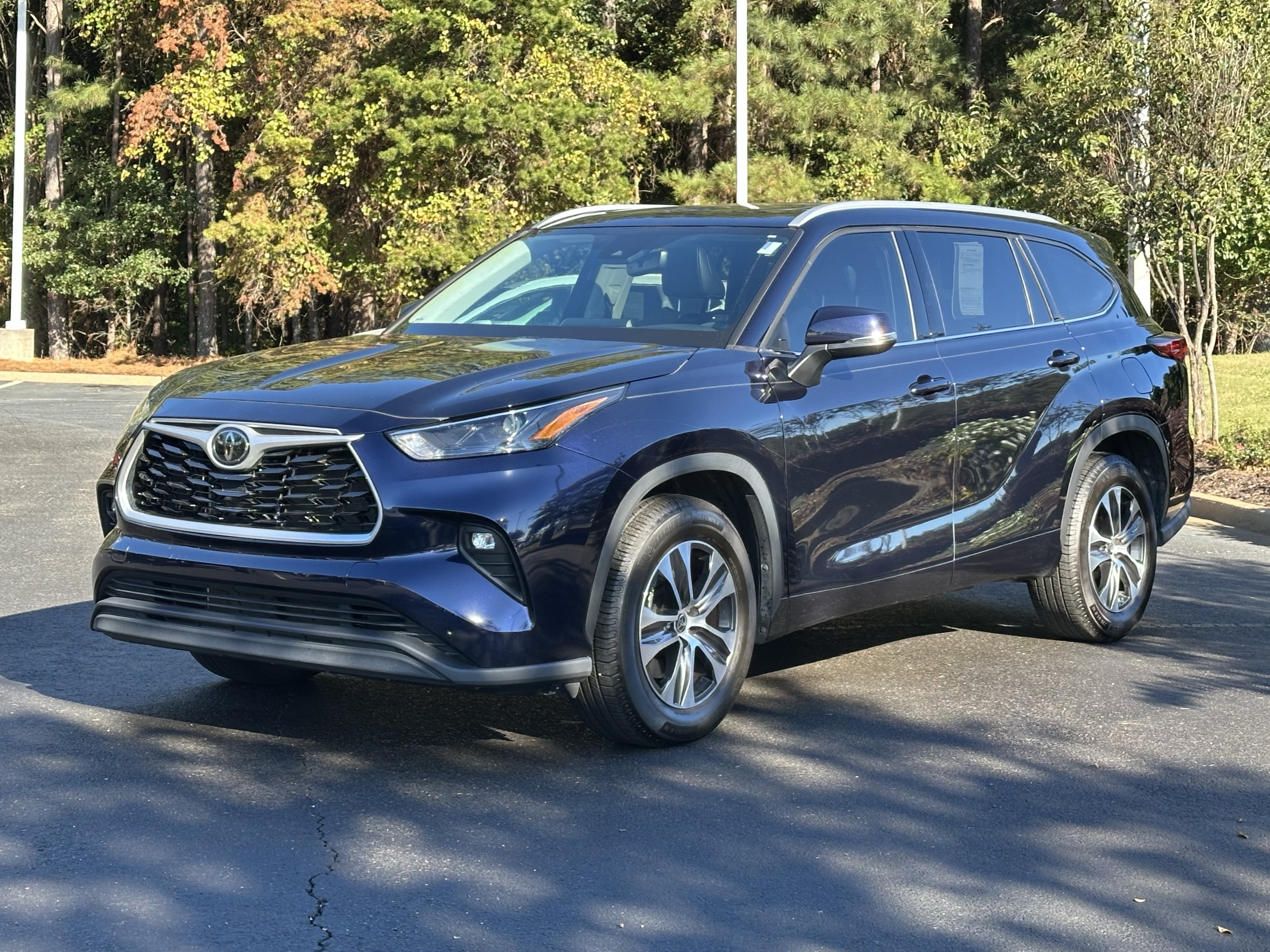 Used 2022 Toyota Highlander XLE FWD SUV