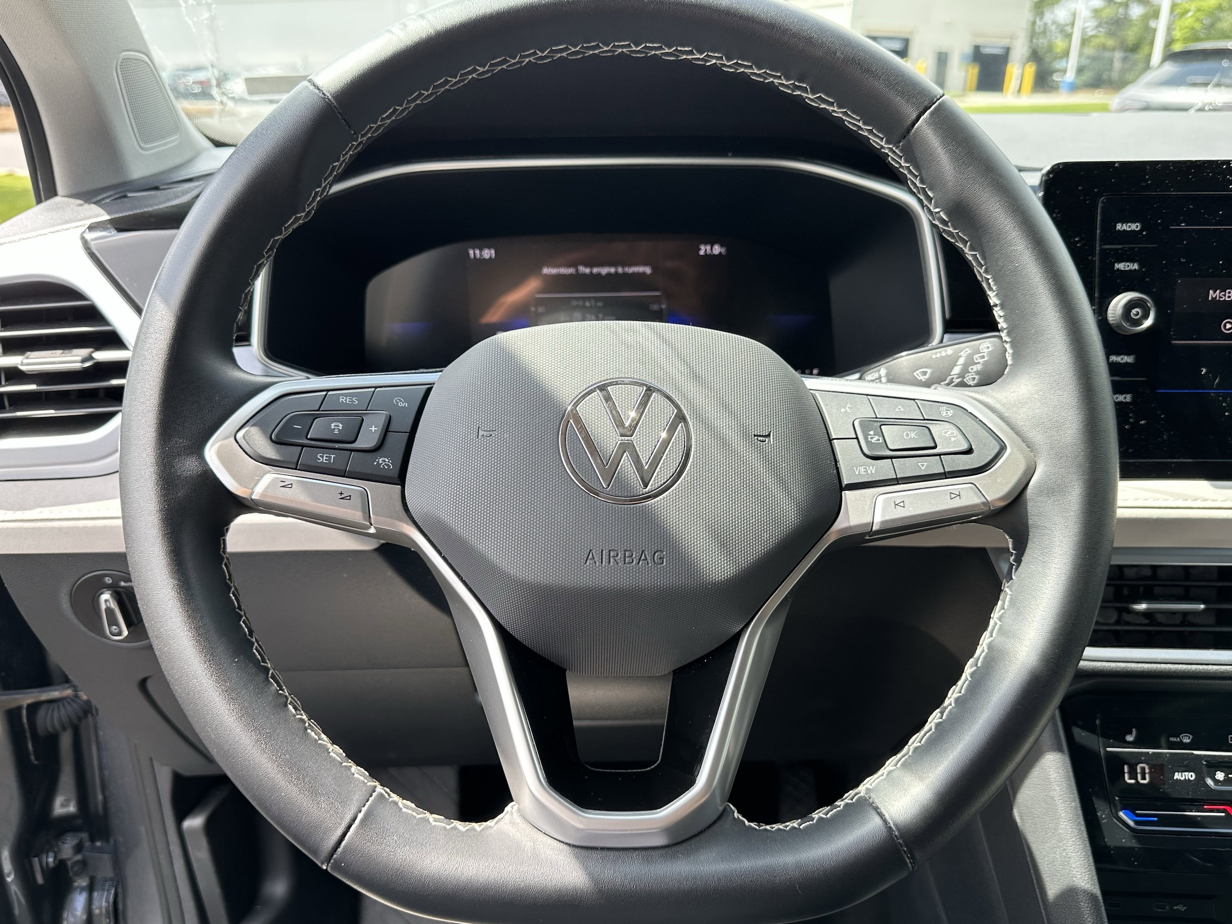 Volkswagen Taos SE FWD