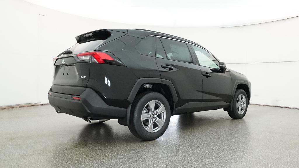 2025 Toyota RAV4 XLE photo 4