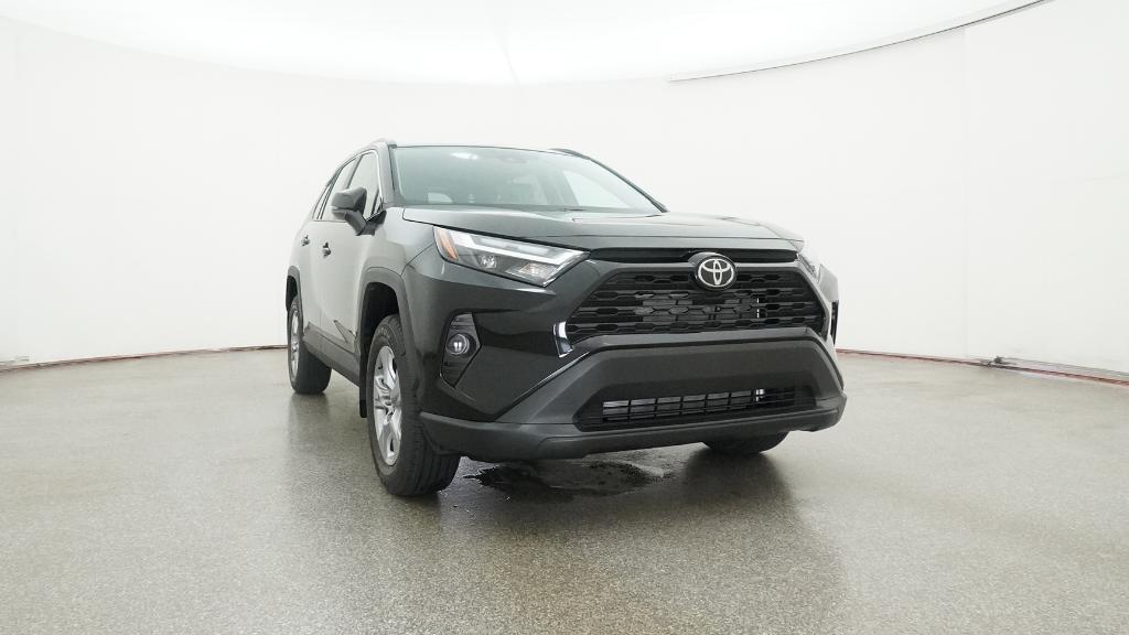 2025 Toyota RAV4 XLE photo 3