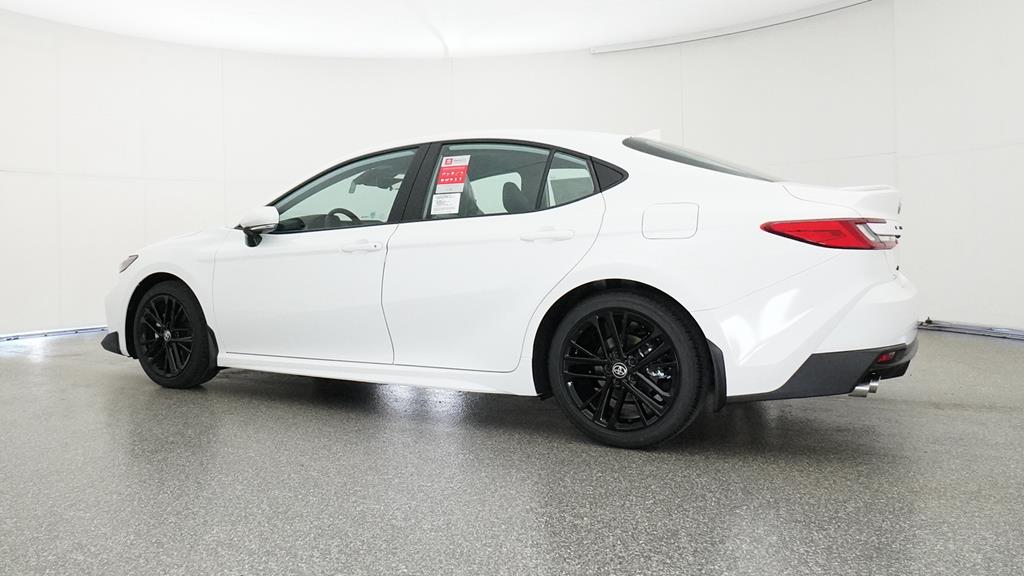 2025 Toyota Camry SE photo 7