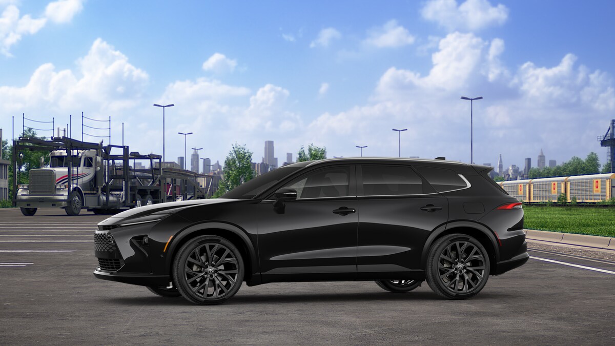 2025 Toyota Crown Signia Limited photo 2